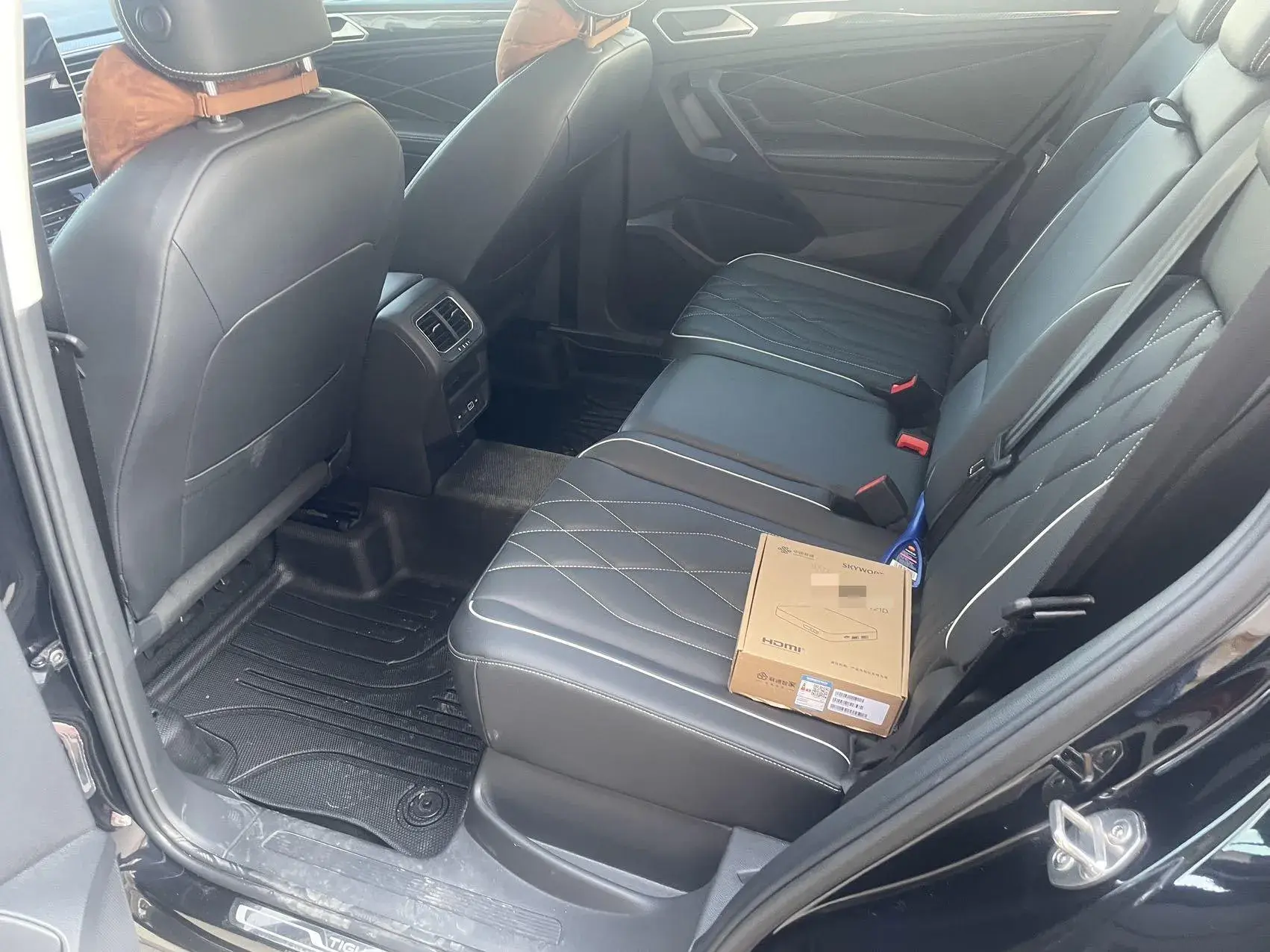 2024 VOLKSWAGEN TIGUAN thumbnail 3