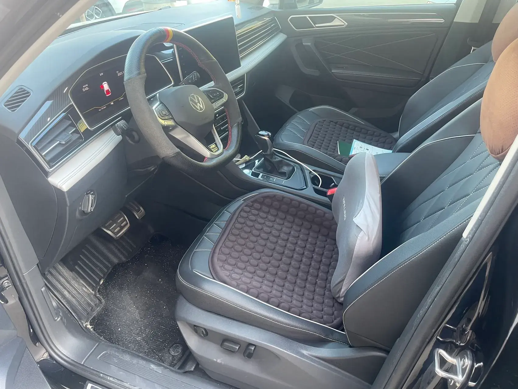 2024 VOLKSWAGEN TIGUAN thumbnail 2