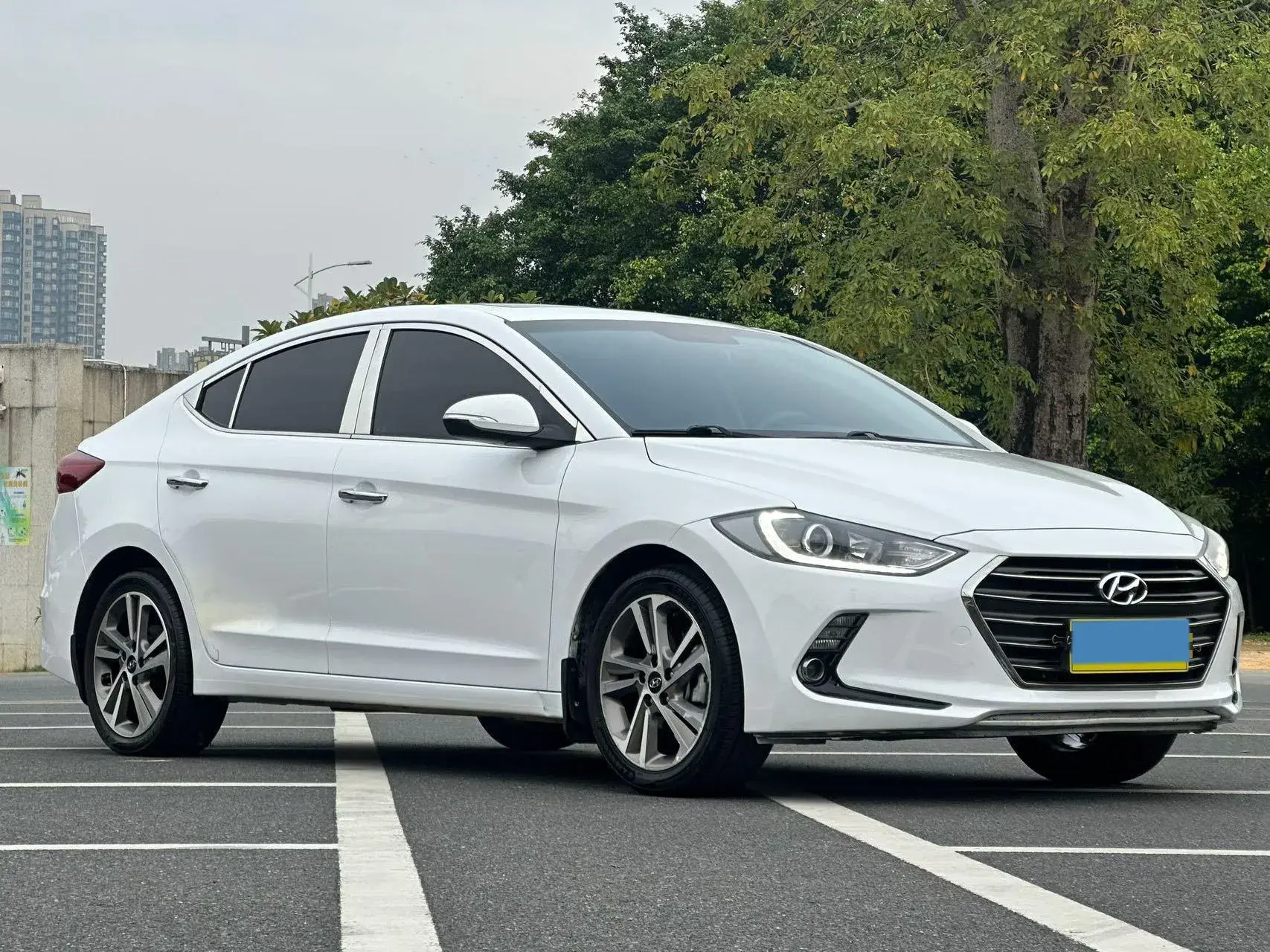 2016 HYUNDAI ELANTRA thumbnail 2