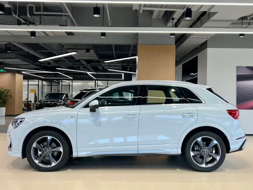 2024 AUDI Q2L thumbnail 4