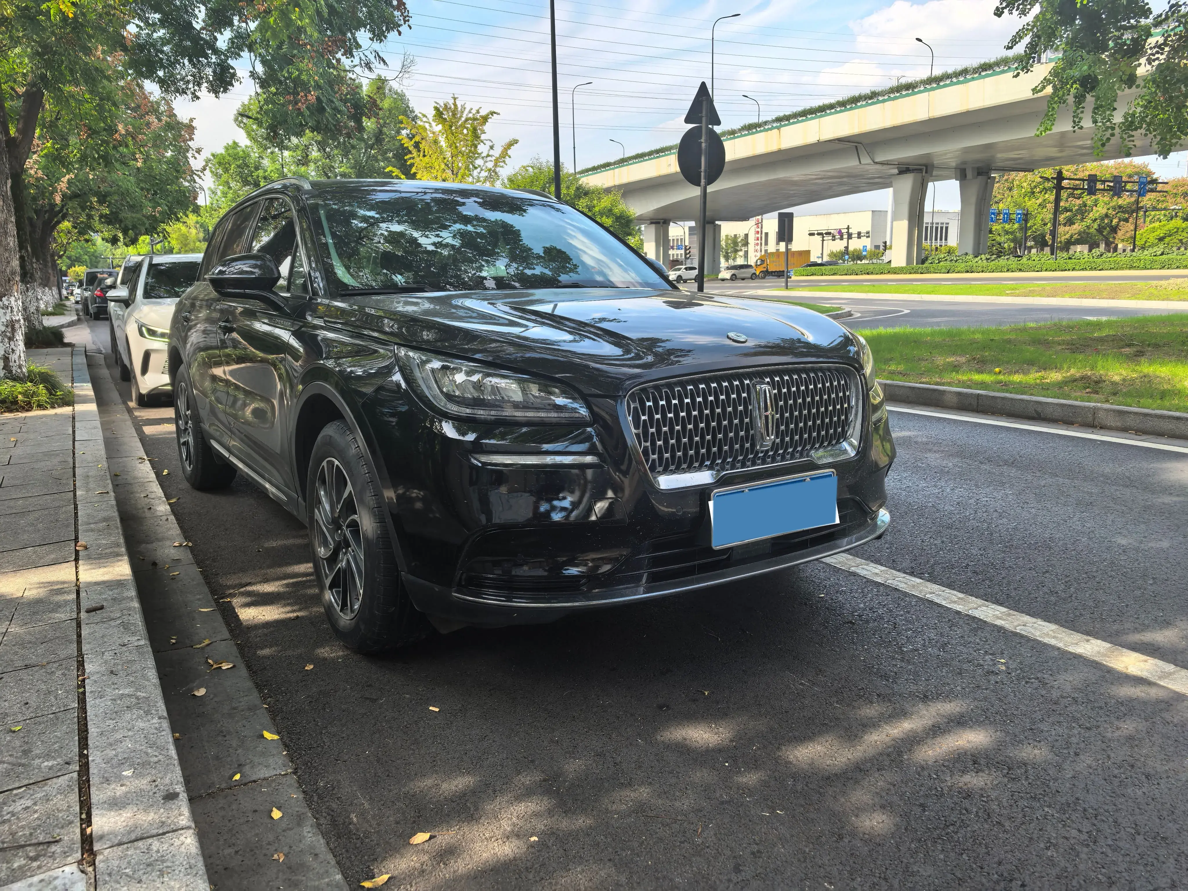 2022 LINCOLN CORSAIR thumbnail 3