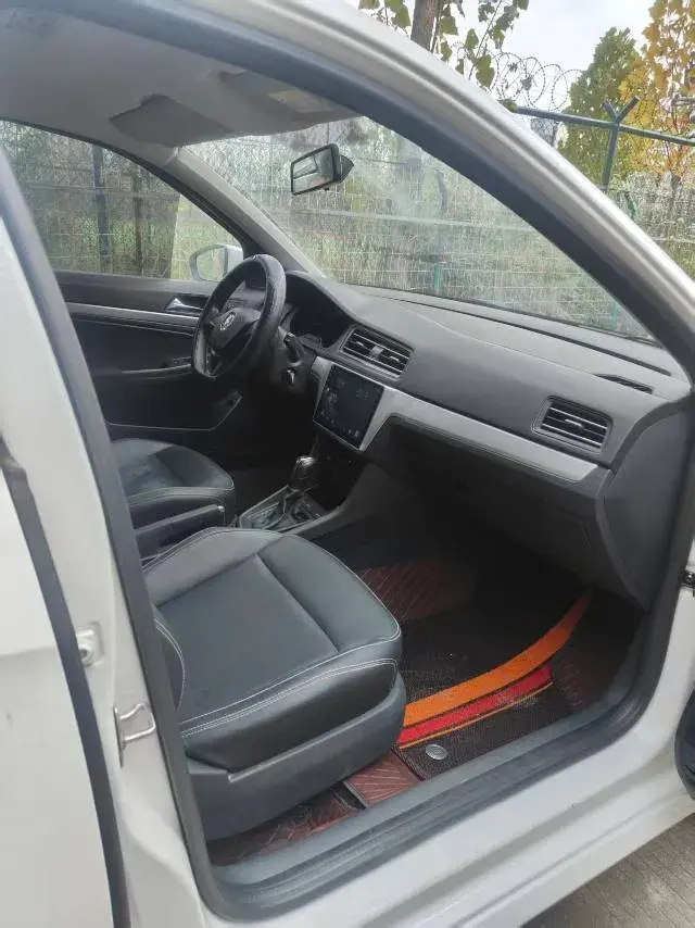 2019 VOLKSWAGEN LAVIDA thumbnail 2