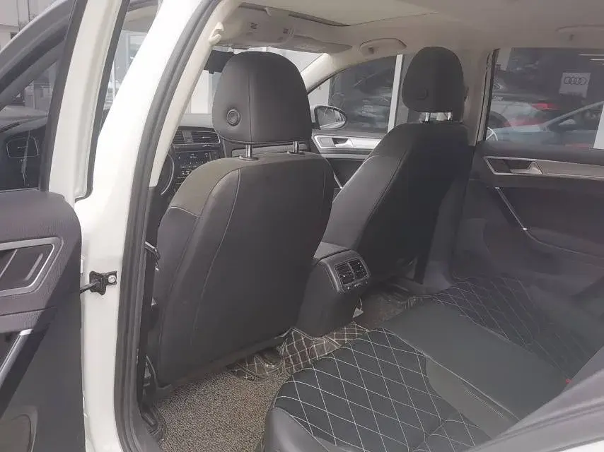 2018 VOLKSWAGEN GOLF thumbnail 2