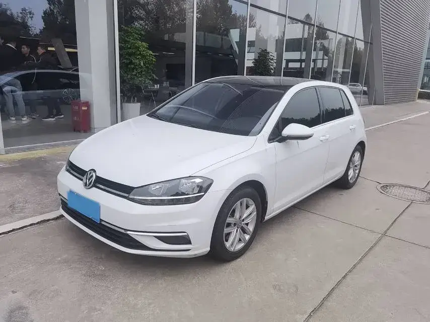 2018 VOLKSWAGEN GOLF view 1