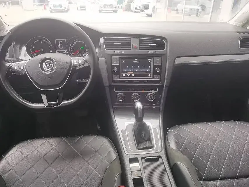 2018 VOLKSWAGEN GOLF thumbnail 3