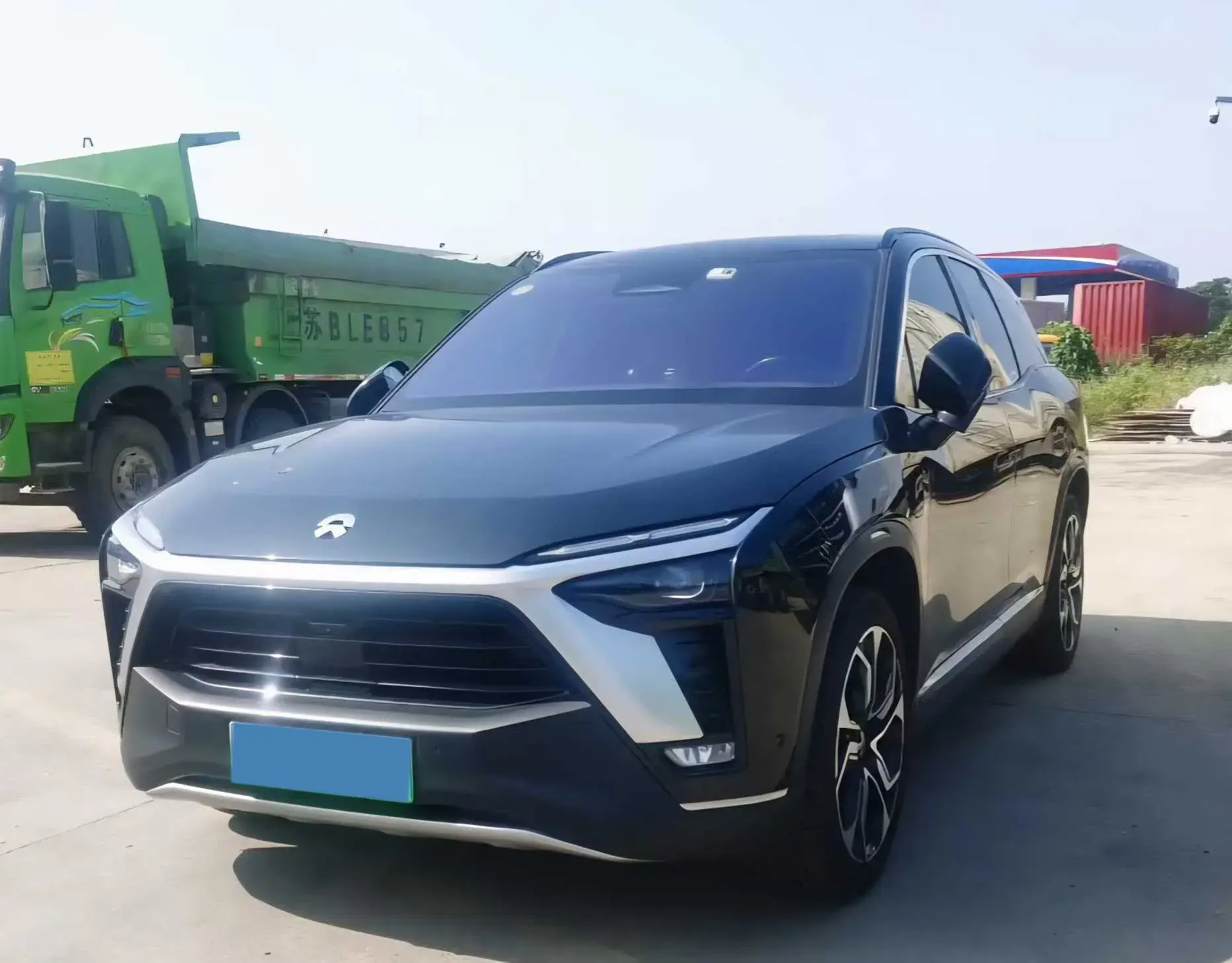 2020 NIO ES8 view 1