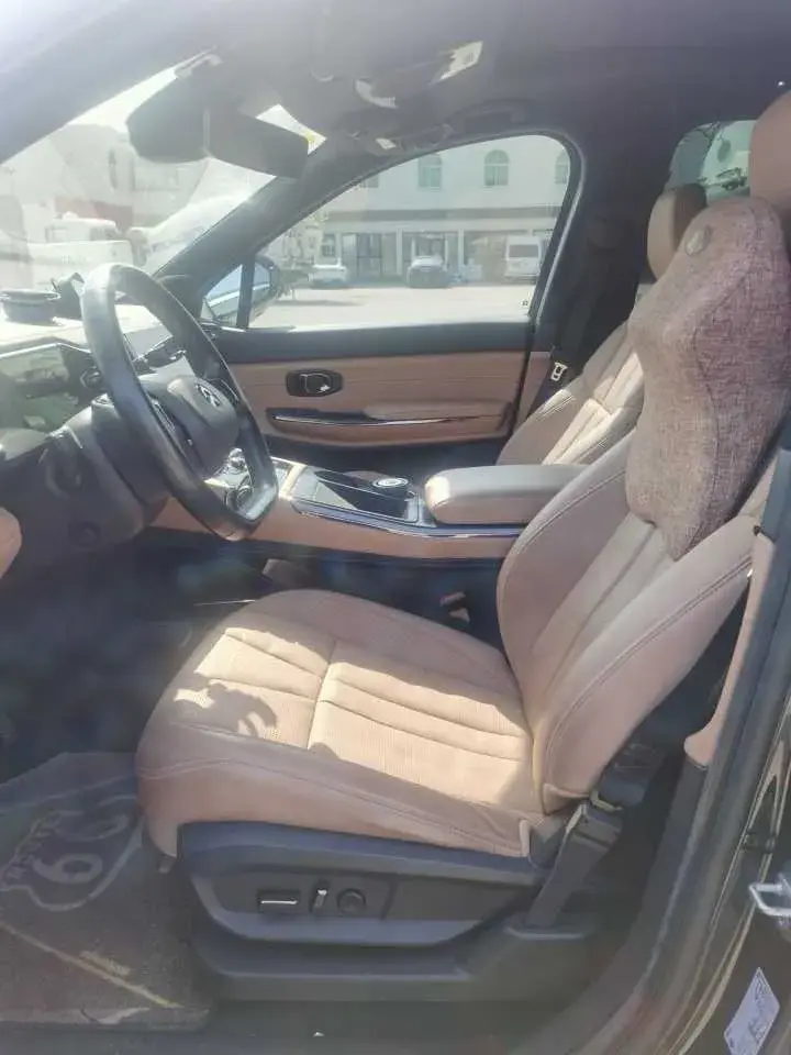 2020 NIO ES8 thumbnail 4