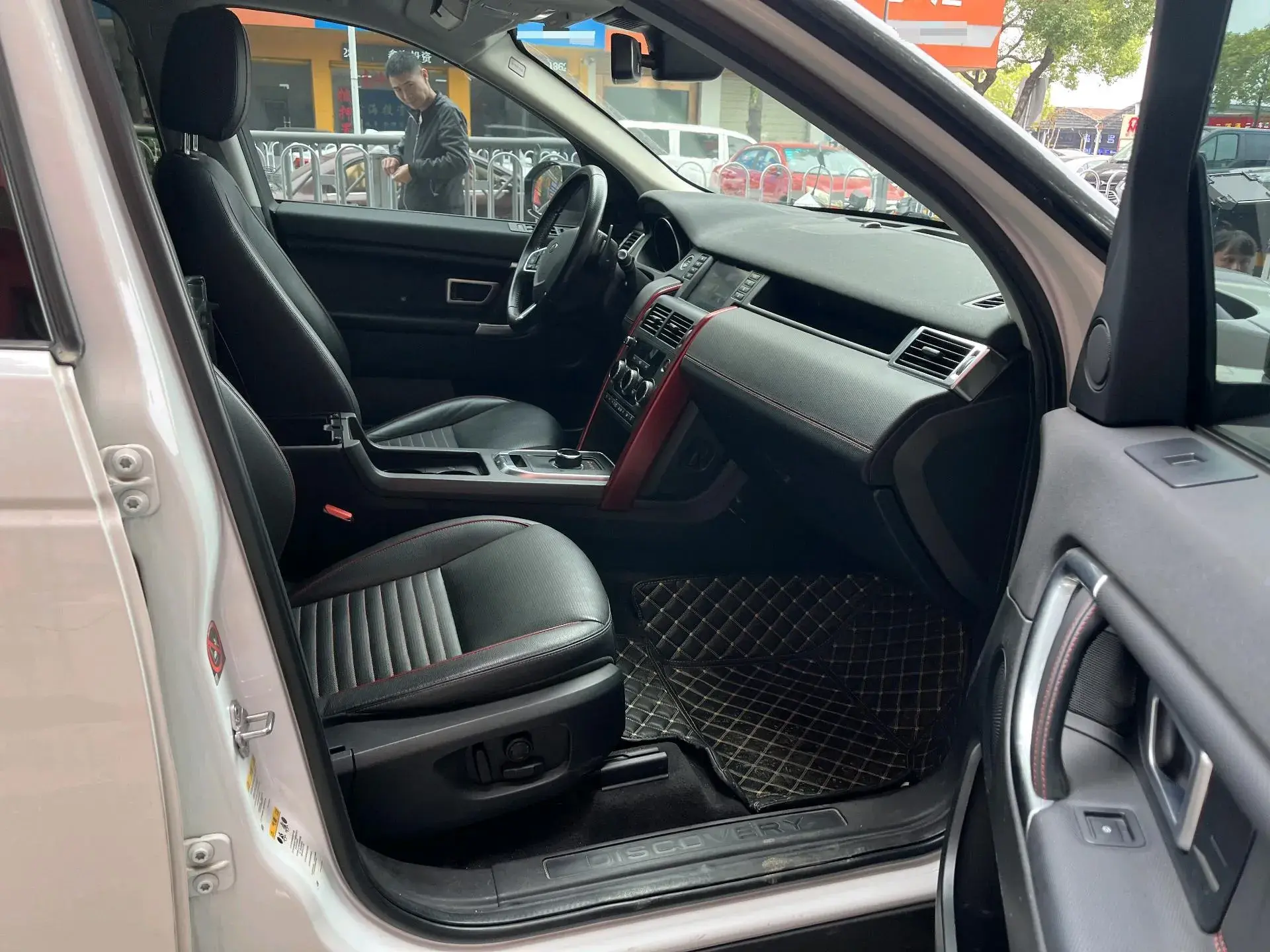 2019 LAND ROVER thumbnail 4