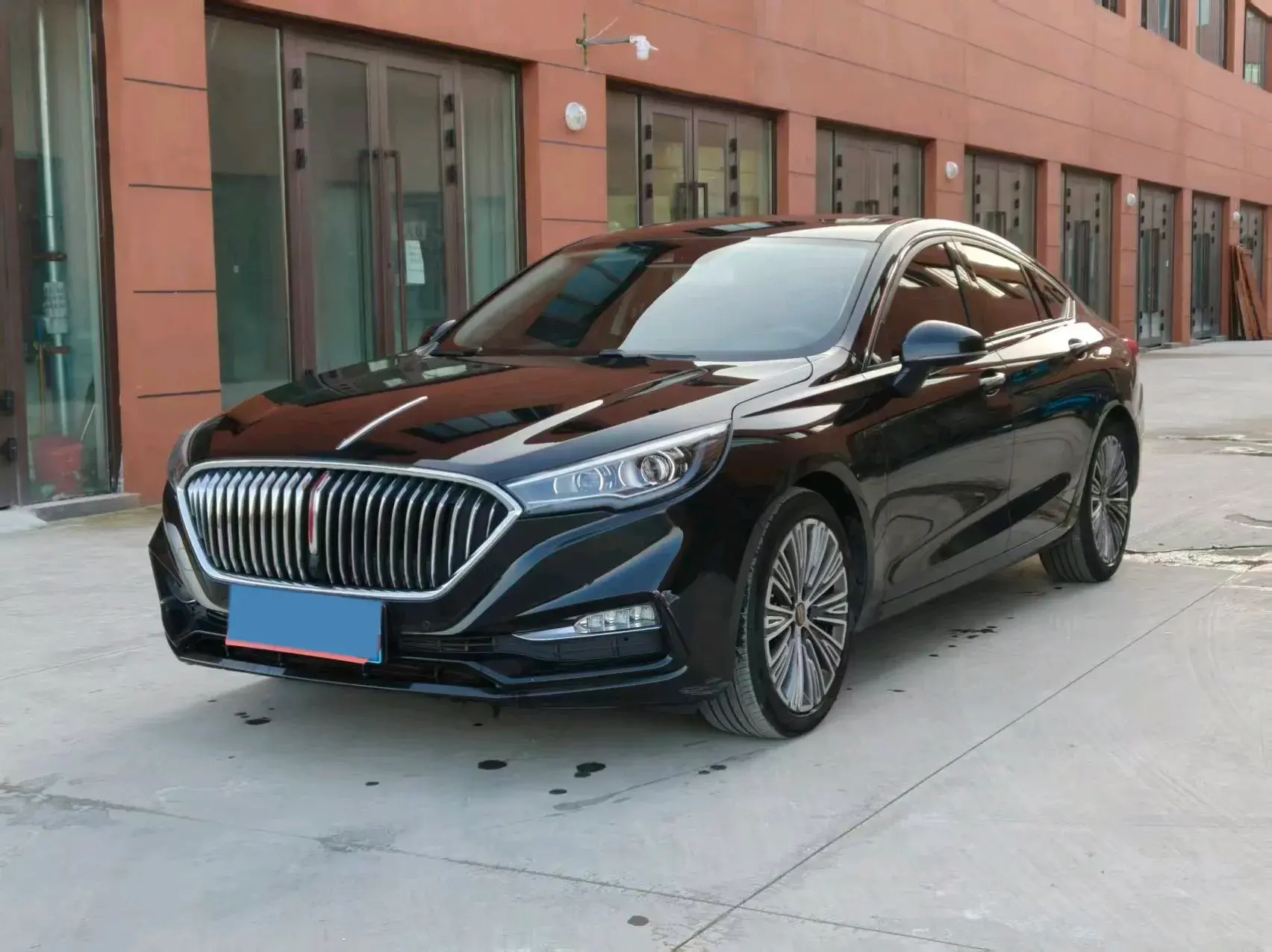 2022 HONGQI H5 view 1
