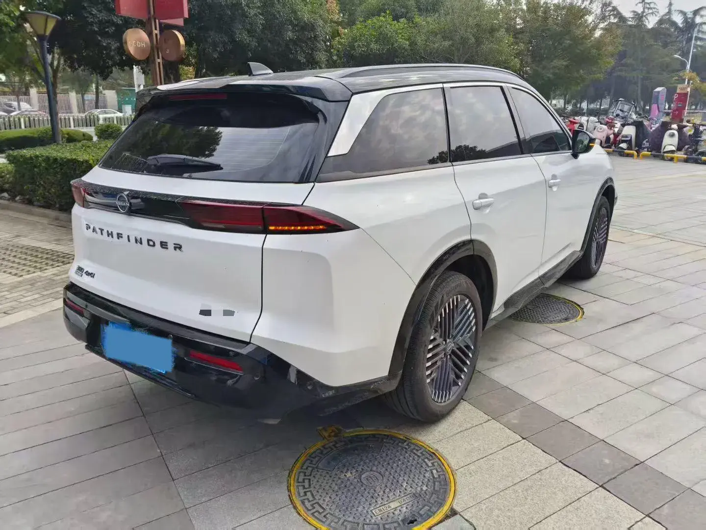 2024 NISSAN PATHFINDER thumbnail 3