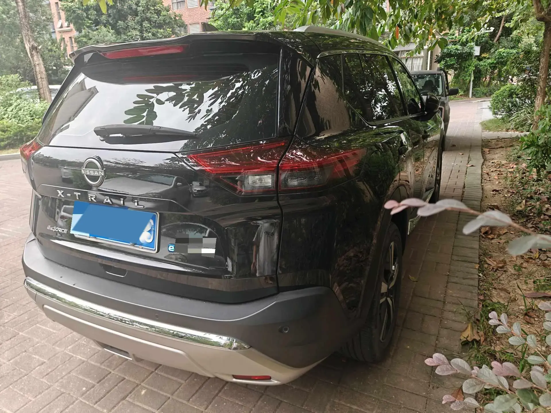 2023 NISSAN X-TRAIL thumbnail 2