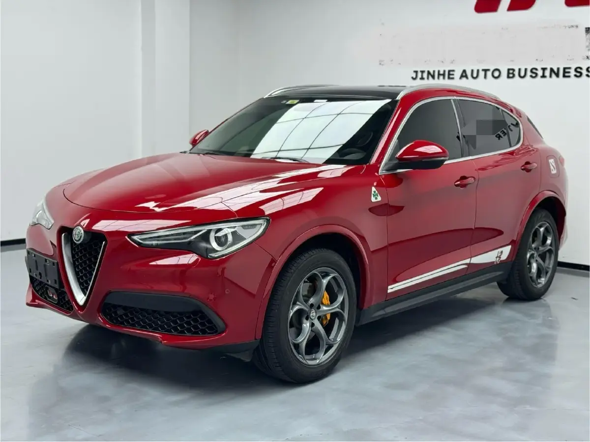 2017 Alfa Romeo Stelvio 2.0T 280HP L4 8AT