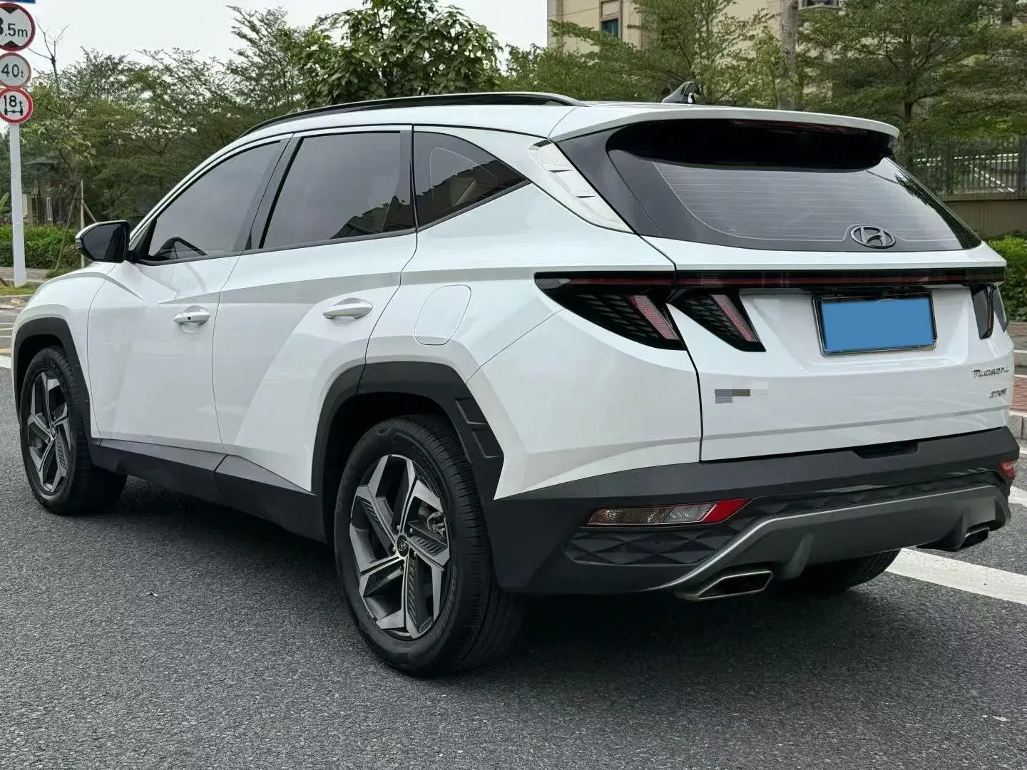 2021 HYUNDAI TUCSON thumbnail 4