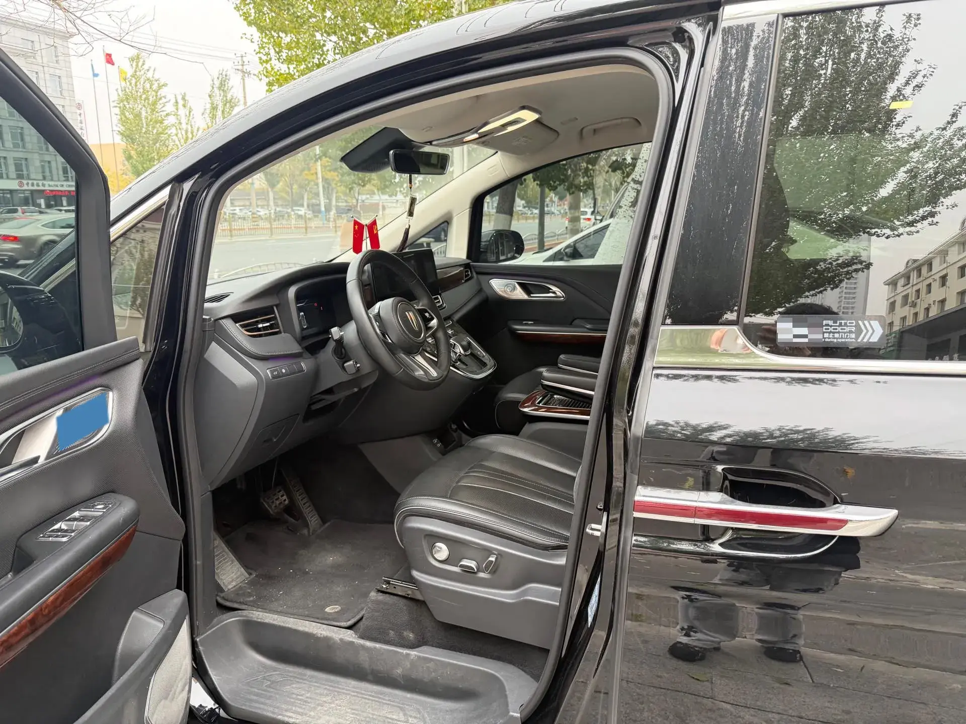 2023 HONGQI HQ9 thumbnail 4