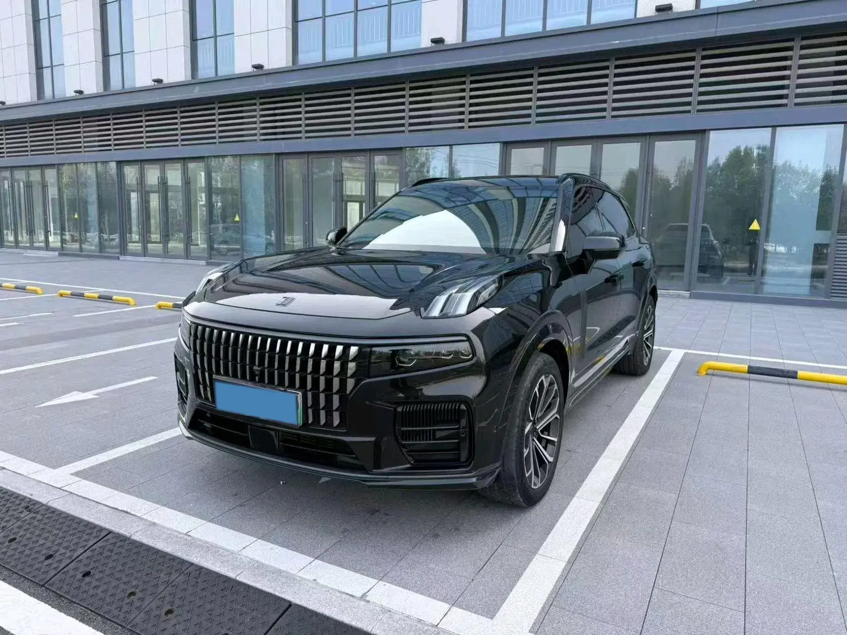 2023 LYNK&CO 09 view 1
