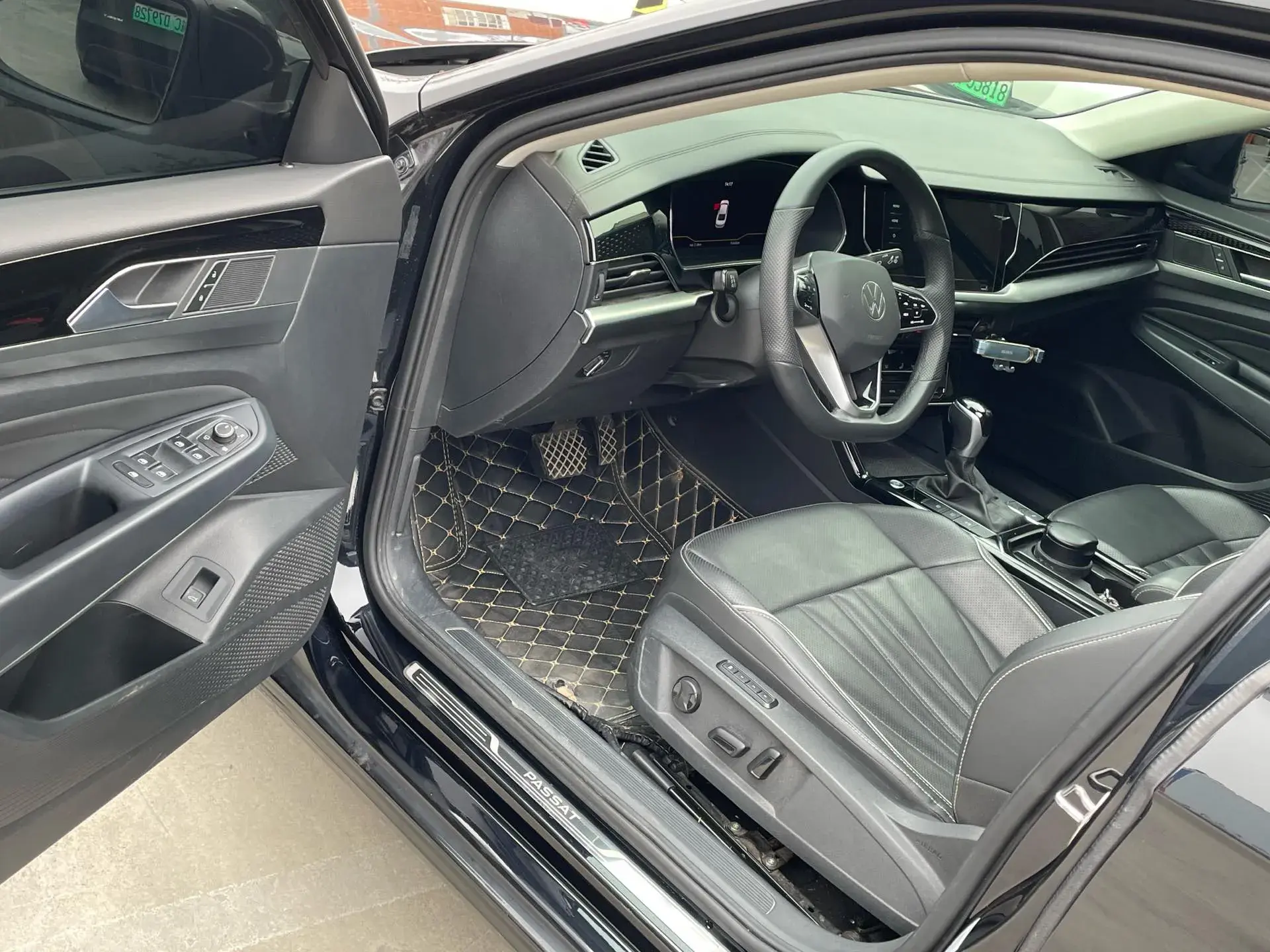 2024 VOLKSWAGEN PASSAT thumbnail 4