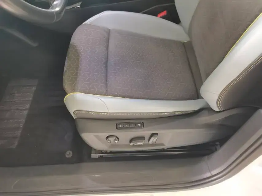 2021 VOLKSWAGEN ID.4 thumbnail 4