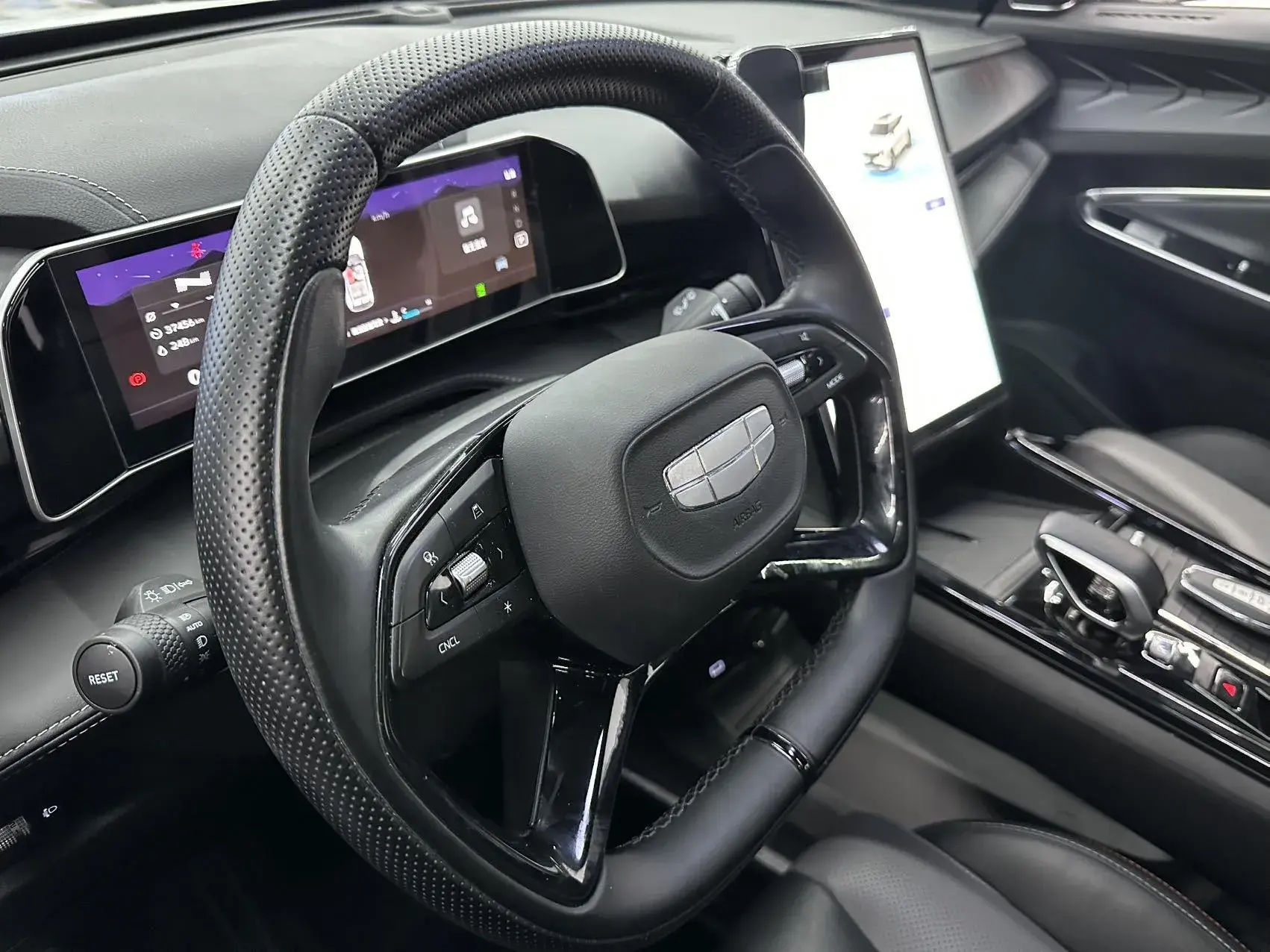 2023 GEELY AZKARRA thumbnail 4