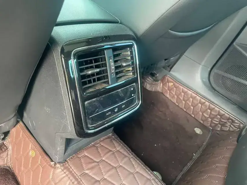 2023 VOLKSWAGEN PASSAT thumbnail 3