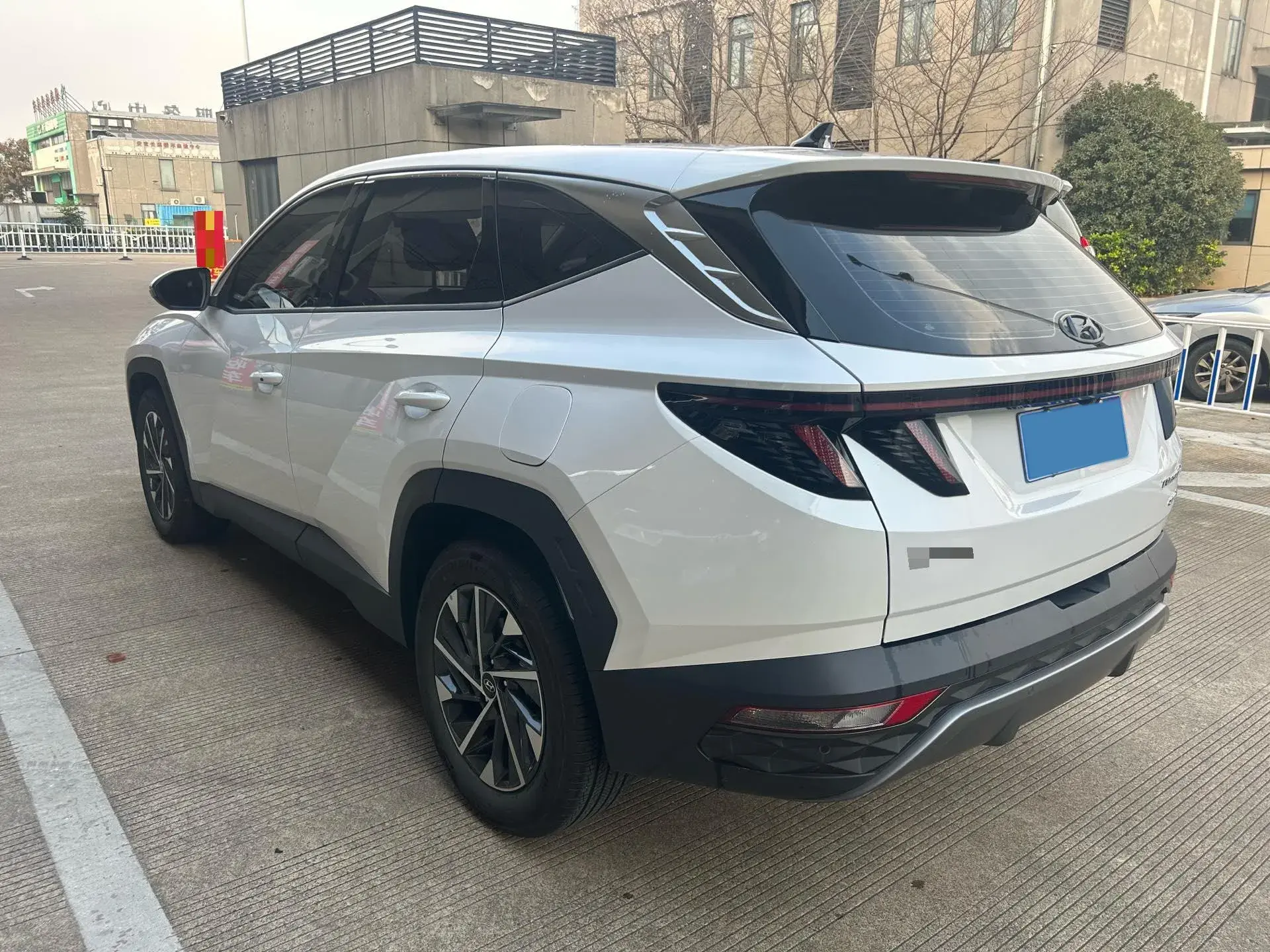 2021 HYUNDAI TUCSON thumbnail 3
