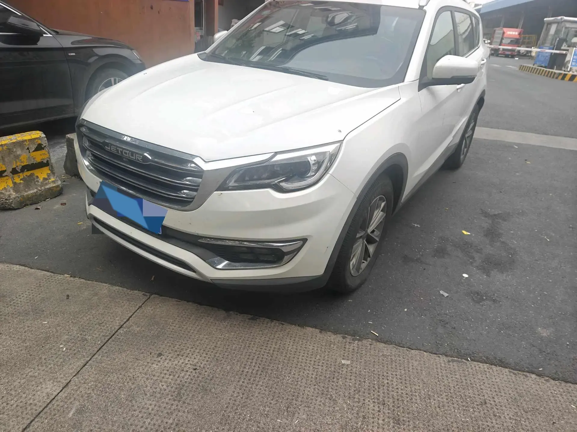 2018 JETOUR X70 view 1