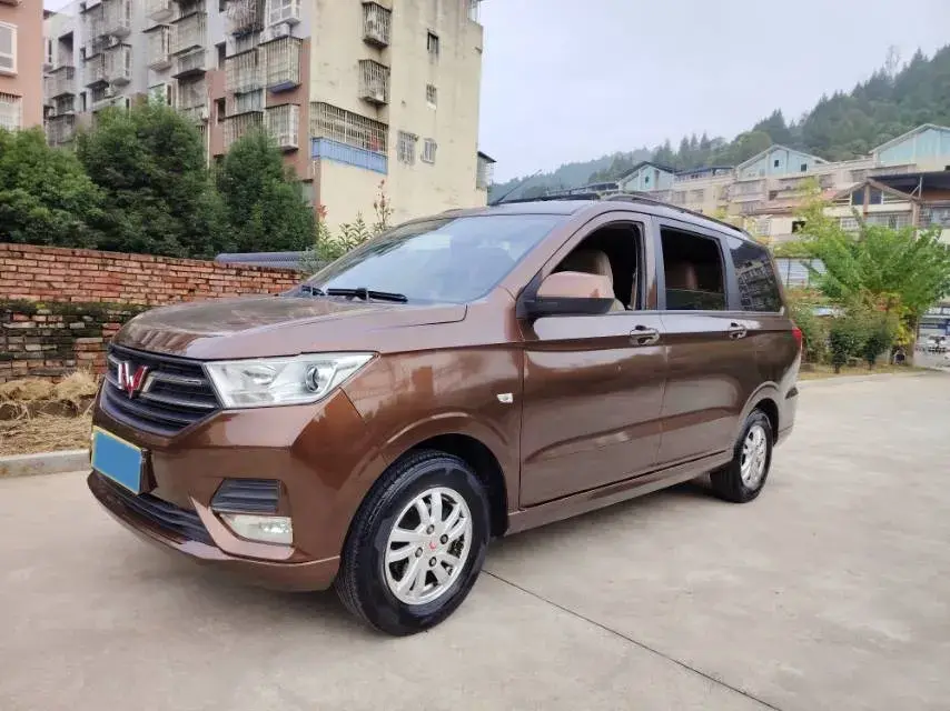 2018 WULING HONGGUANG view 1