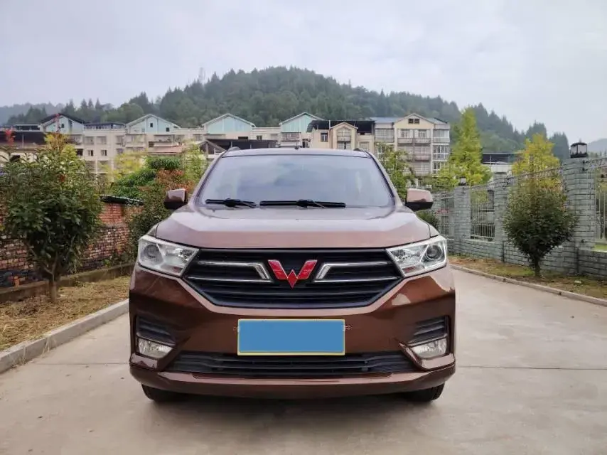 2018 WULING HONGGUANG thumbnail 3