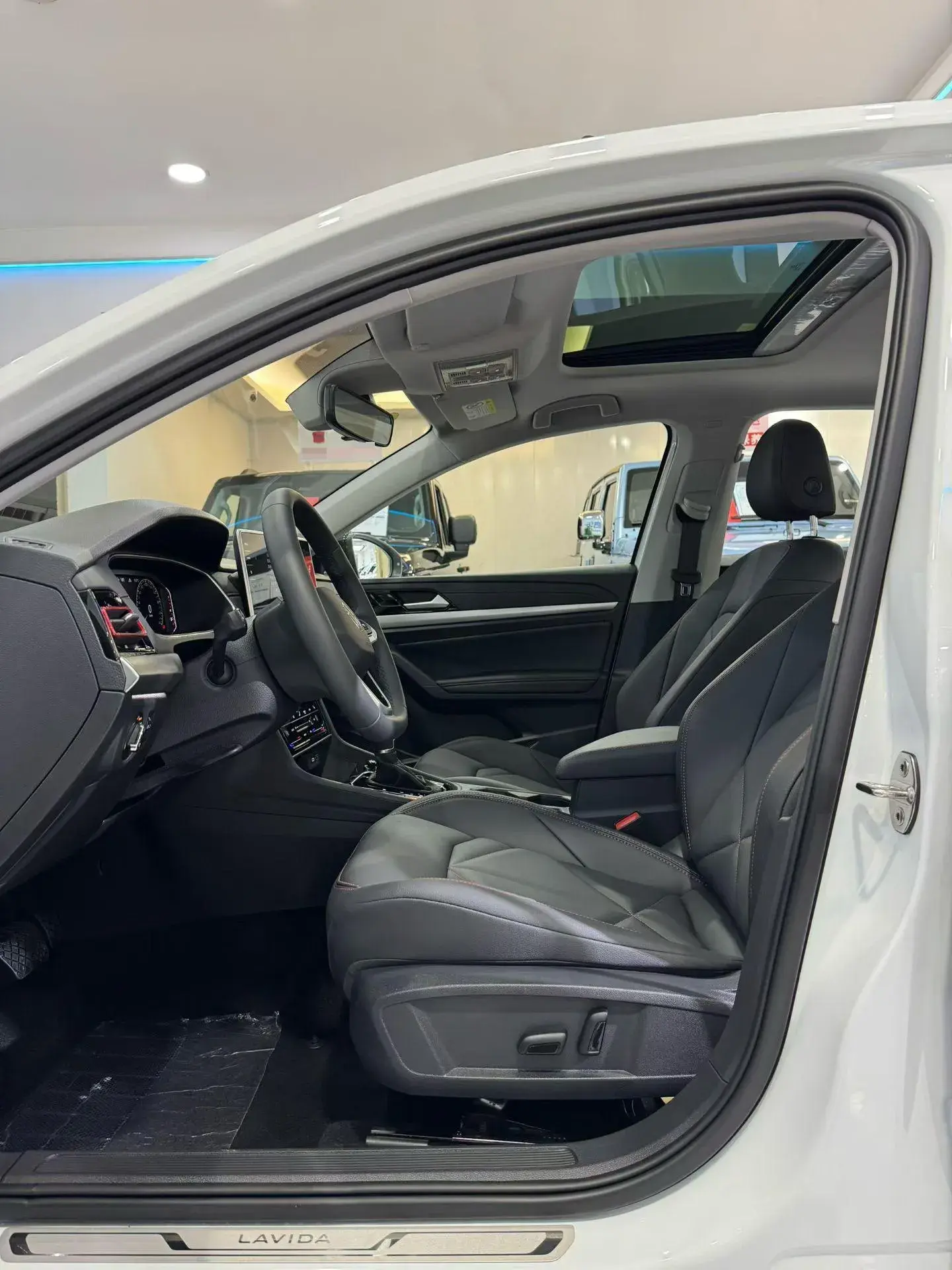 2024 VOLKSWAGEN LAVIDA thumbnail 4