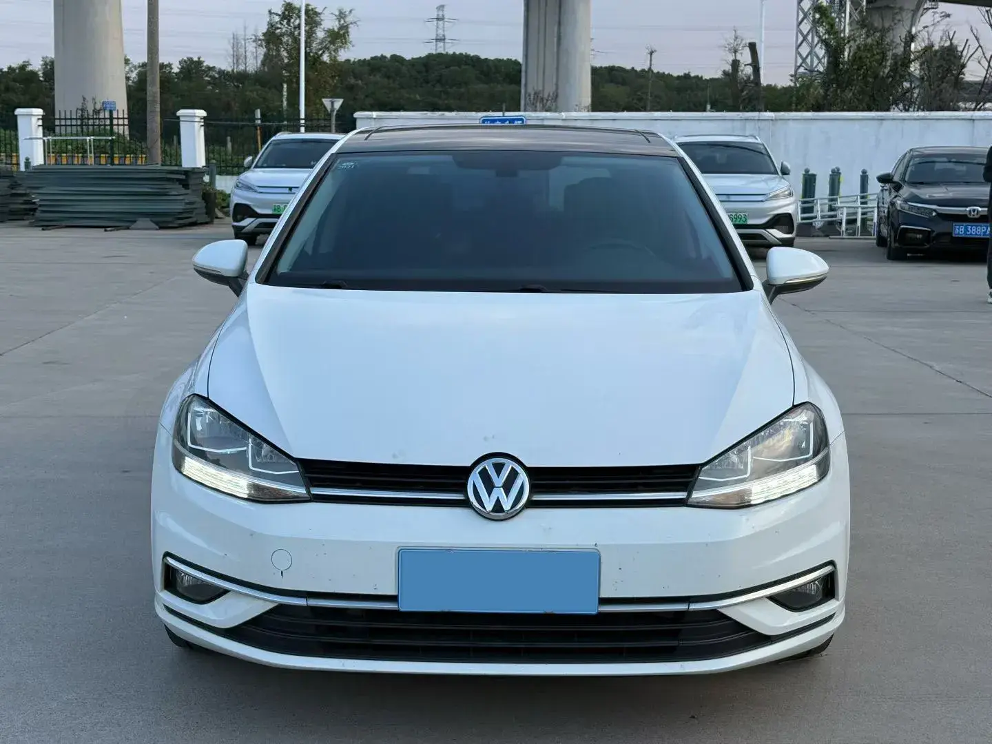 2019 VOLKSWAGEN GOLF thumbnail 2