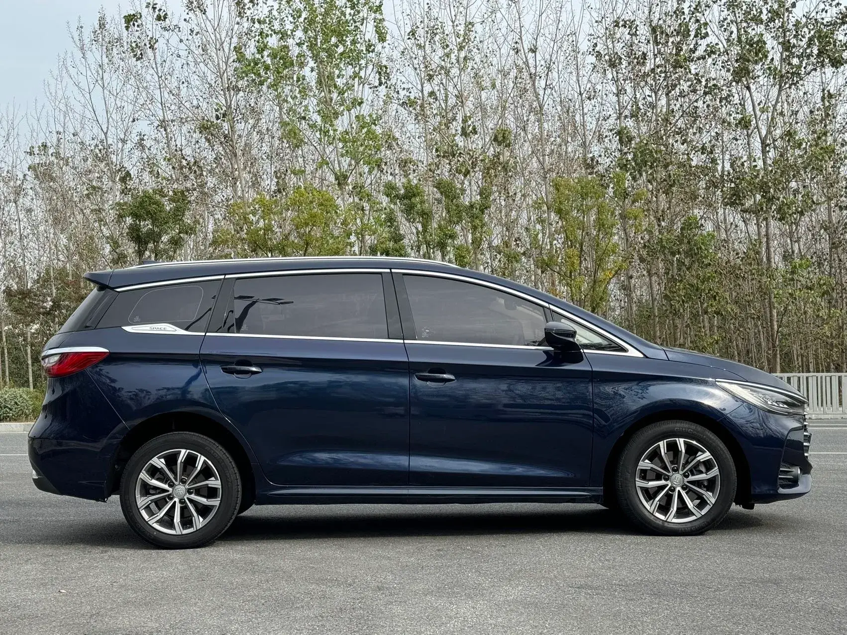 2019 BYD SONG thumbnail 4