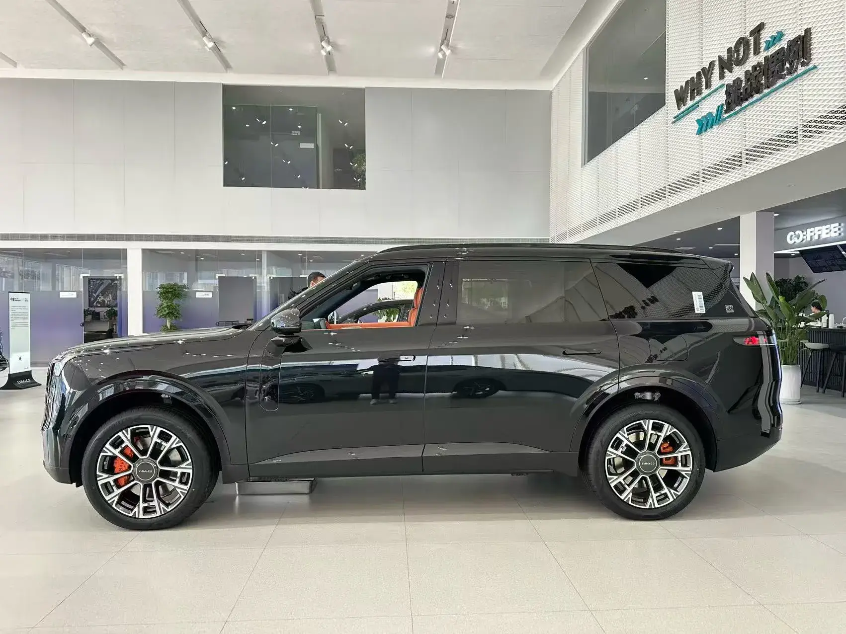 2025 LYNK&CO 900 thumbnail 4