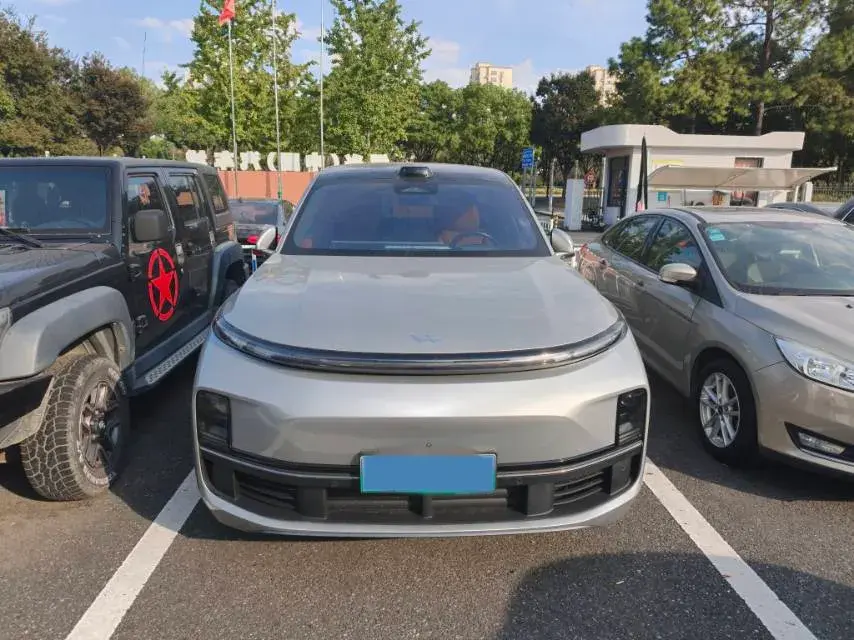 2022 LI L9 thumbnail 2