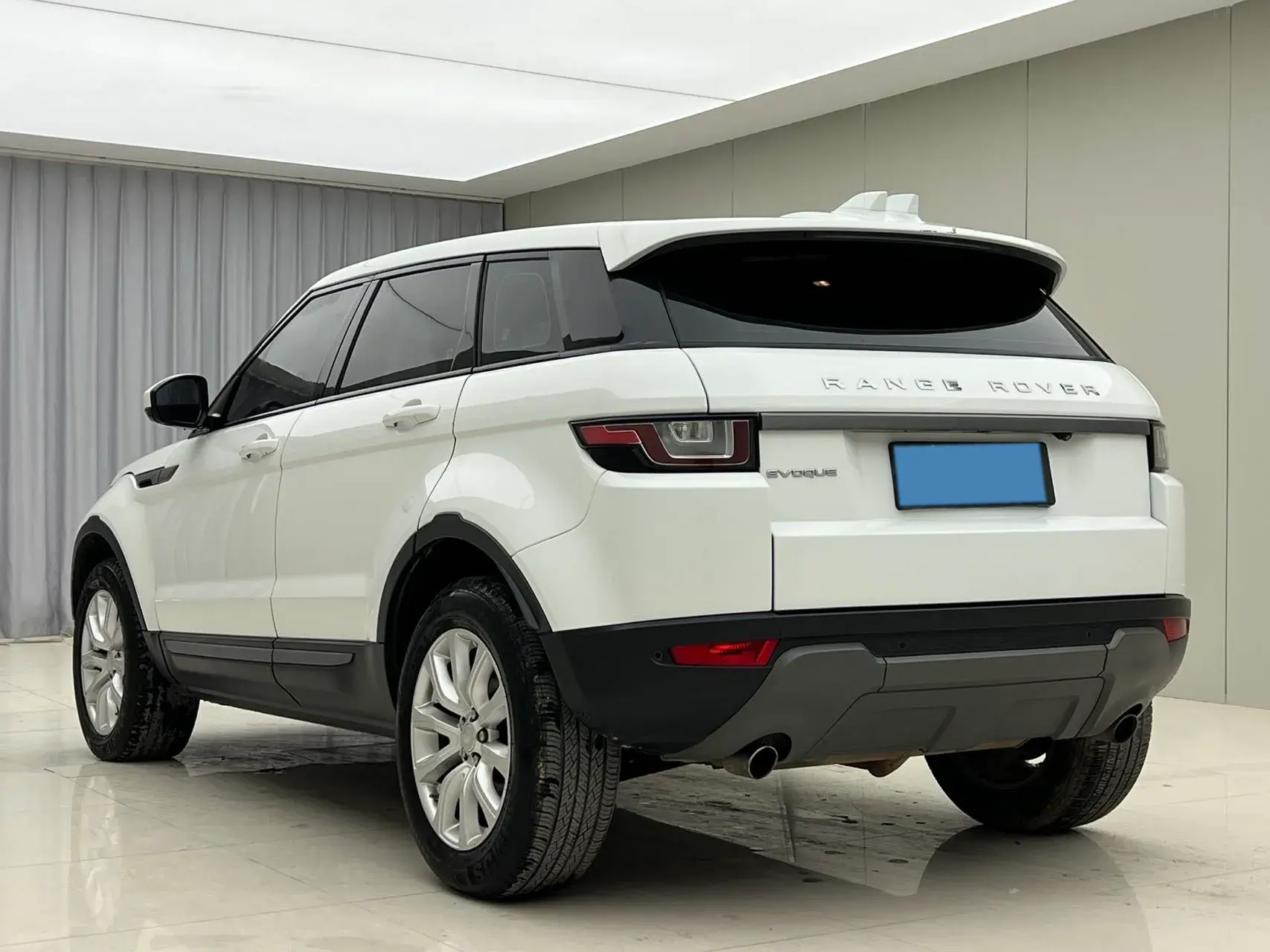 2018 LAND ROVER thumbnail 4
