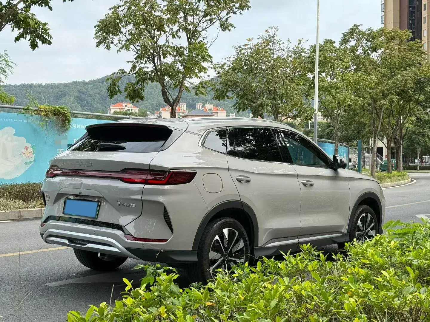 2025 BYD SONG thumbnail 3