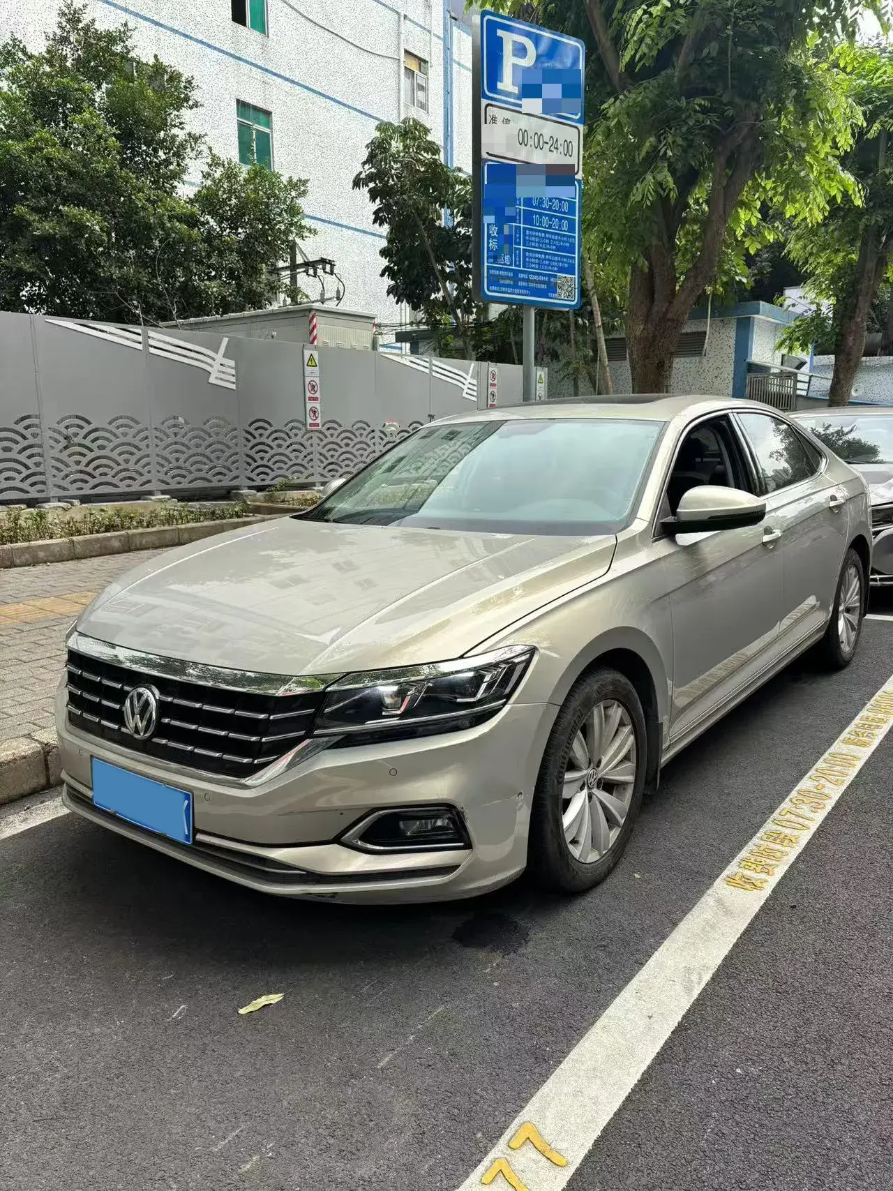 2020 VOLKSWAGEN PASSAT view 1