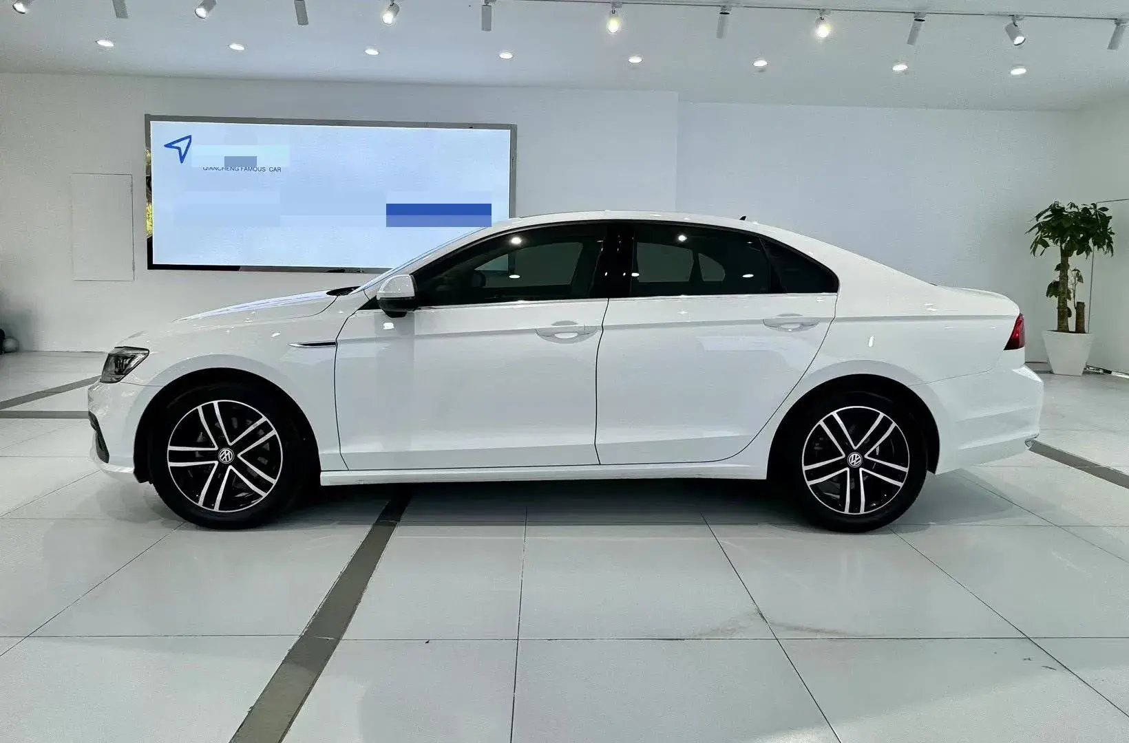 2021 VOLKSWAGEN LAMANDO thumbnail 3