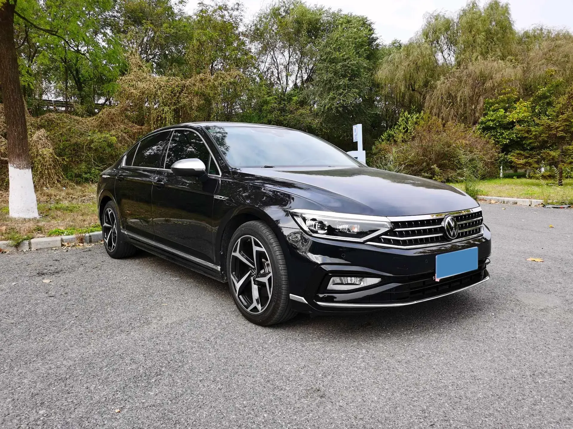 2023 VOLKSWAGEN MAGOTAN thumbnail 2