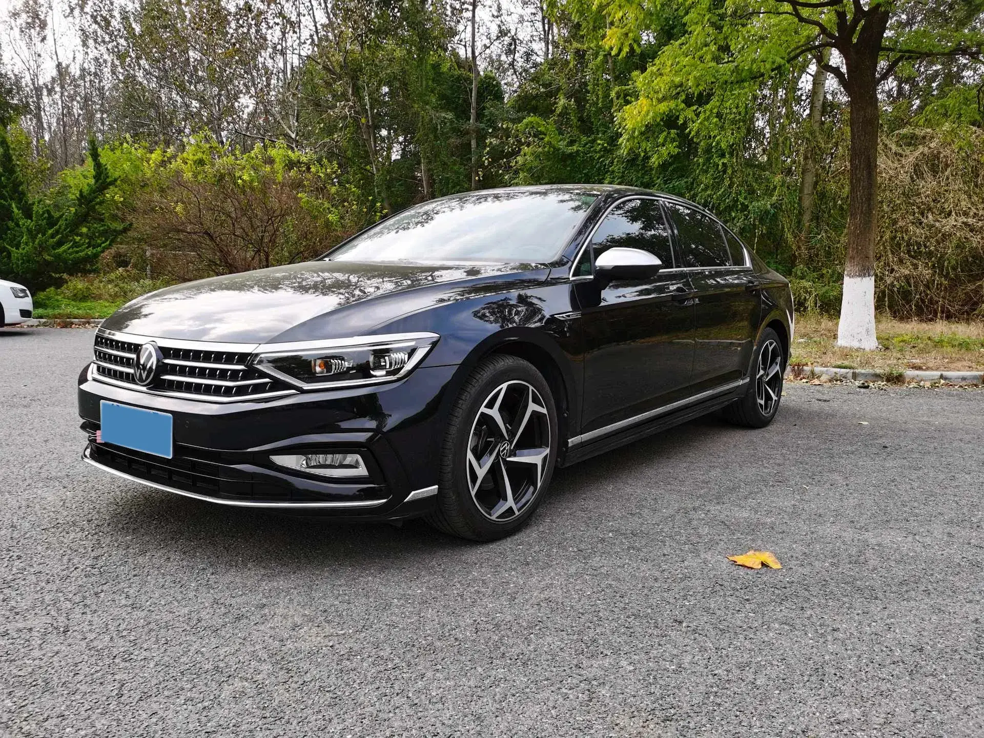 2023 VOLKSWAGEN MAGOTAN view 1