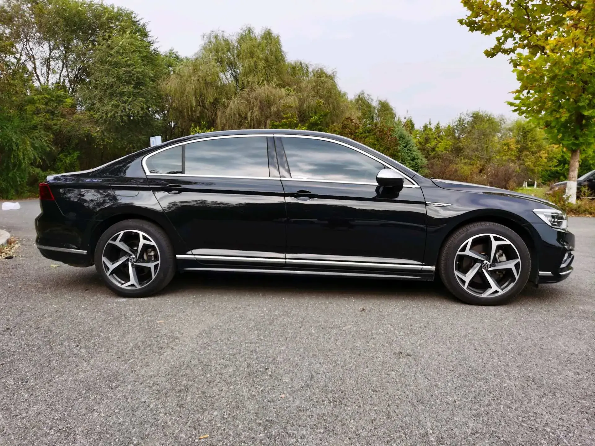 2023 VOLKSWAGEN MAGOTAN thumbnail 3