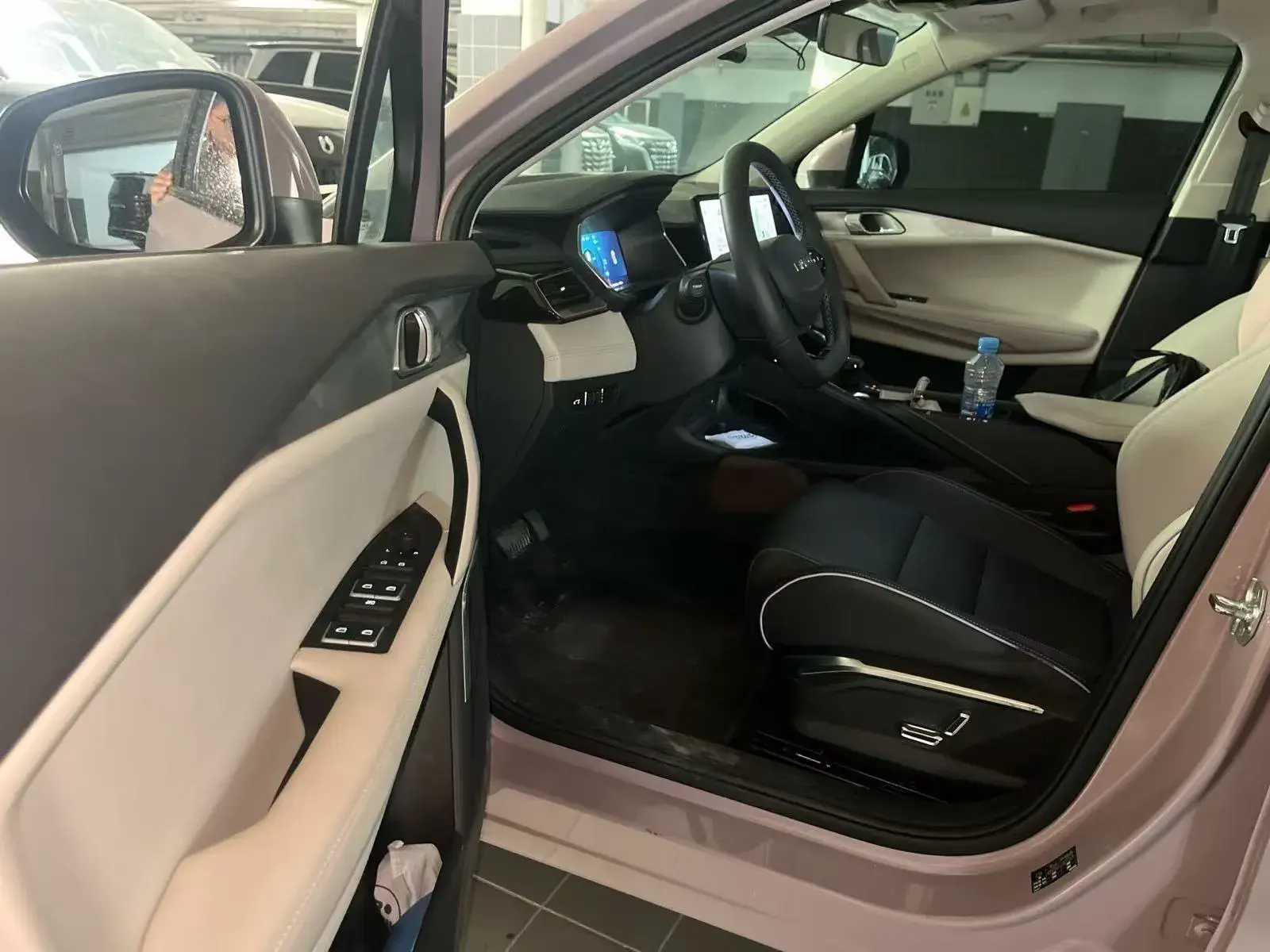 2023 LYNK&CO 06 thumbnail 2