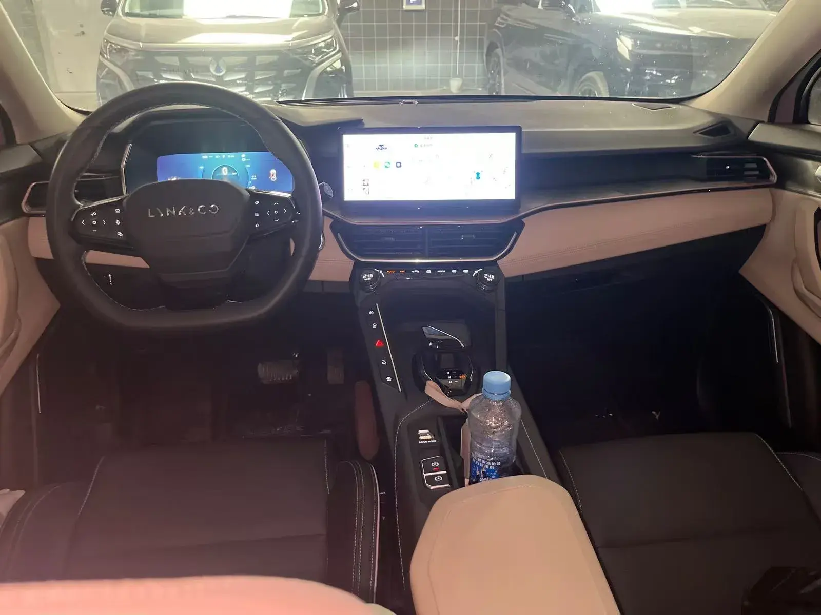2023 LYNK&CO 06 thumbnail 4
