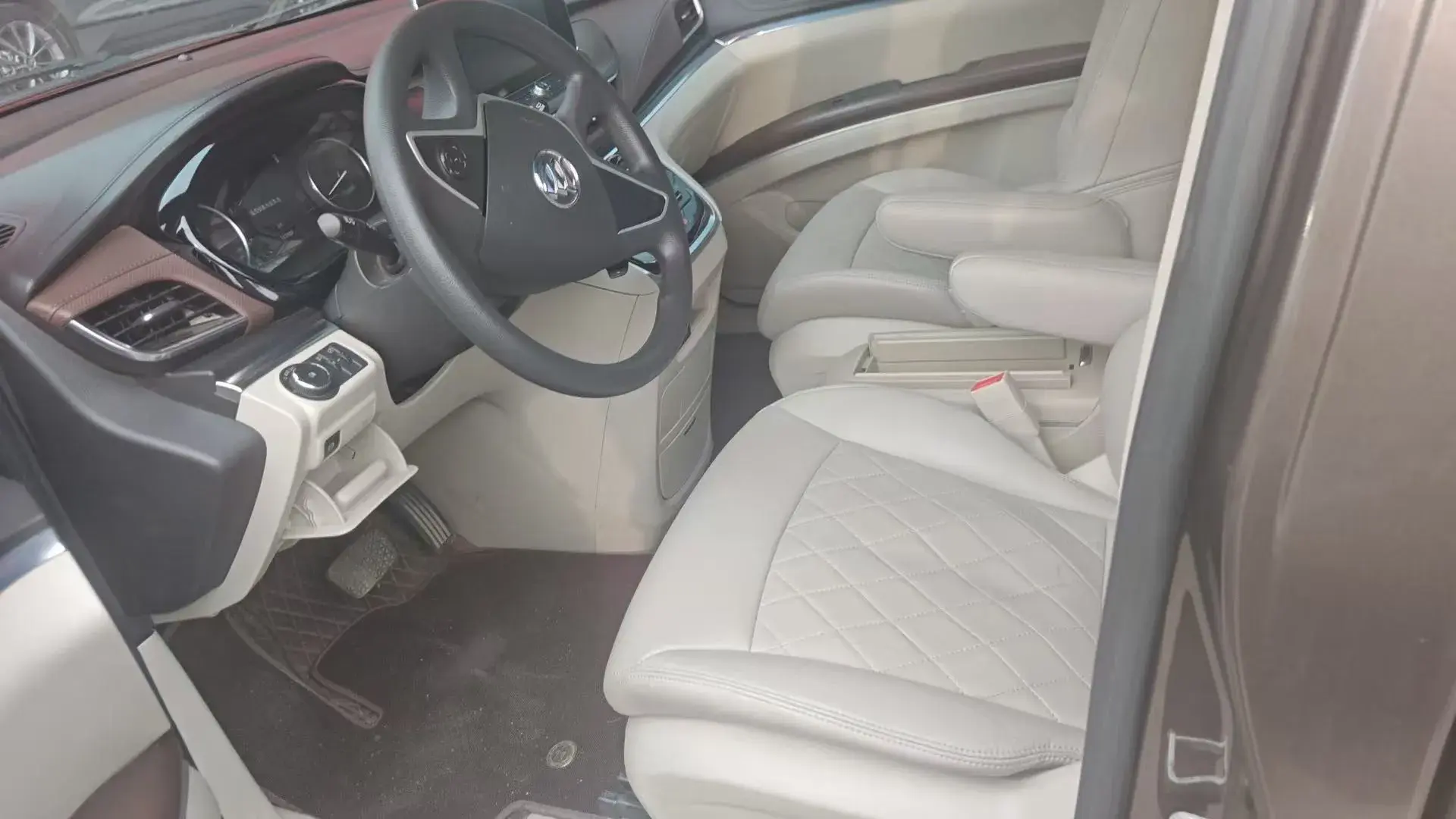 2021 BUICK GL8 thumbnail 3