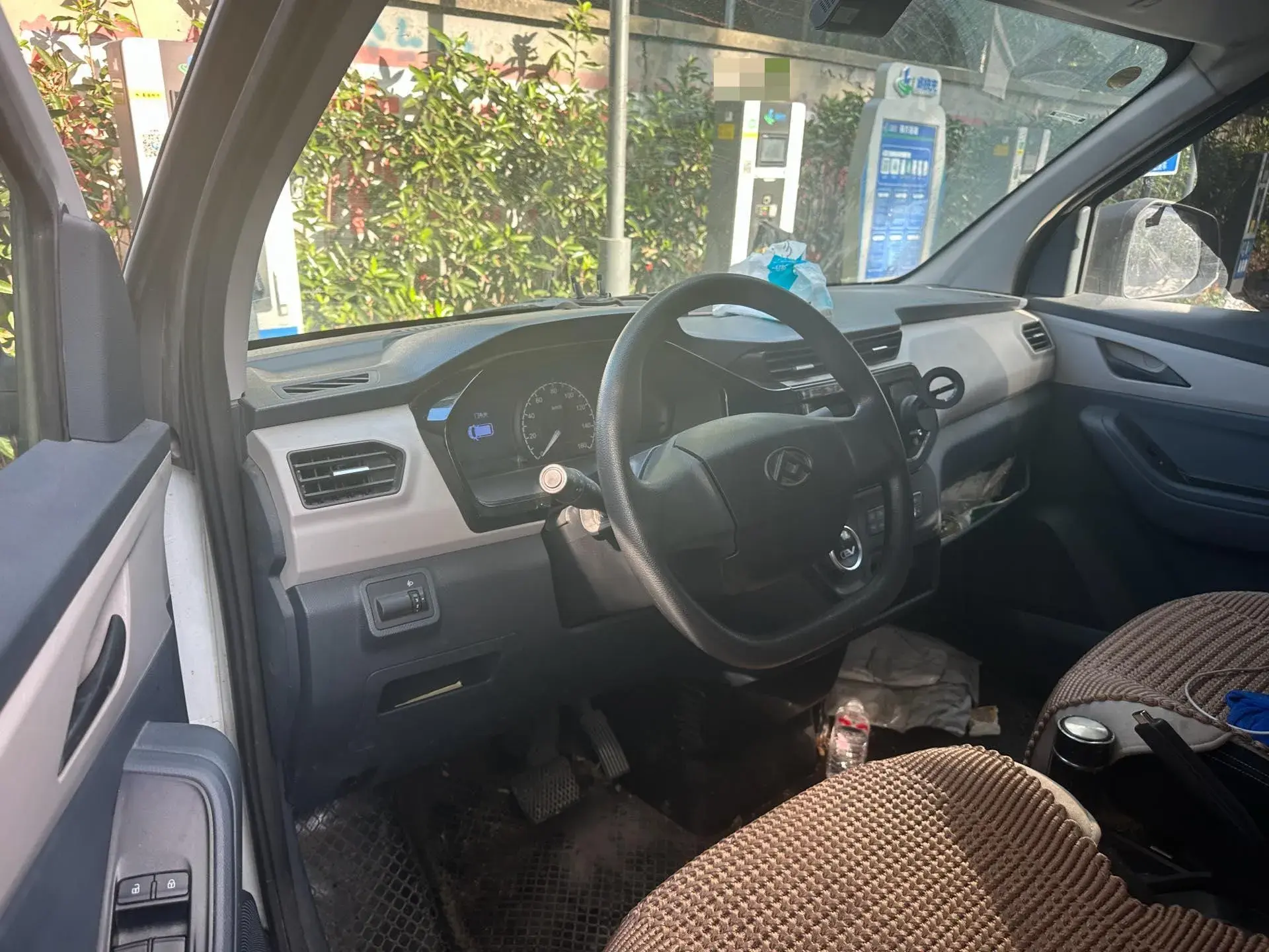 2023 MAXUS EV30 thumbnail 2