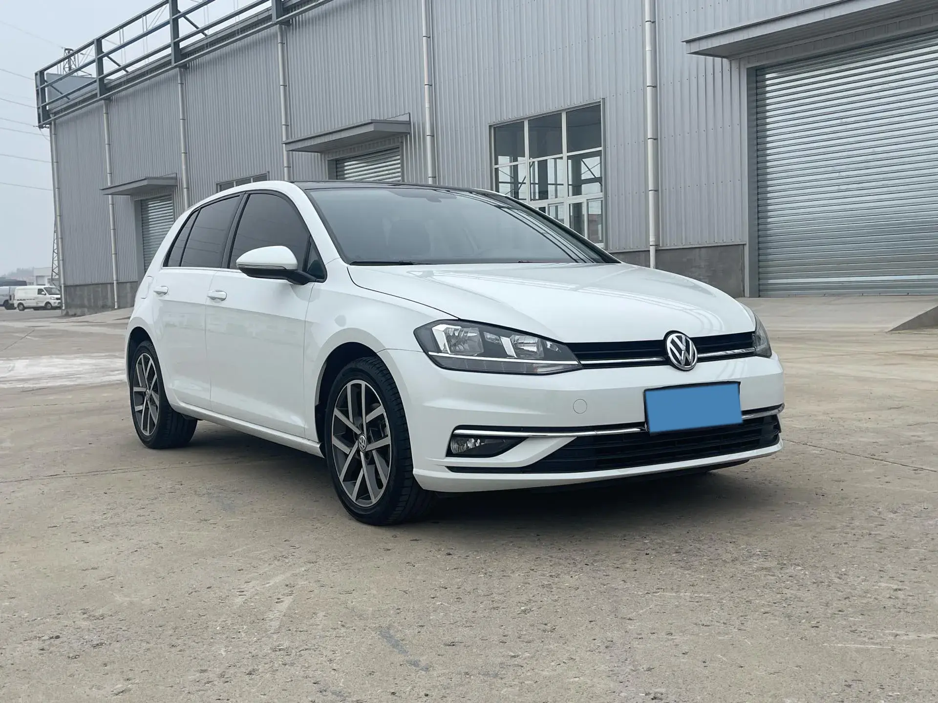 2019 VOLKSWAGEN GOLF thumbnail 3