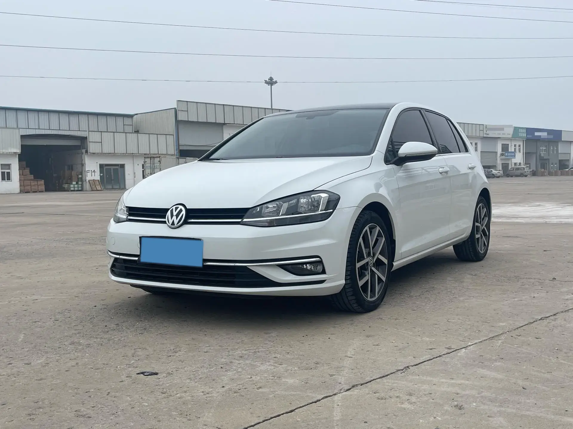 2019 VOLKSWAGEN GOLF view 1