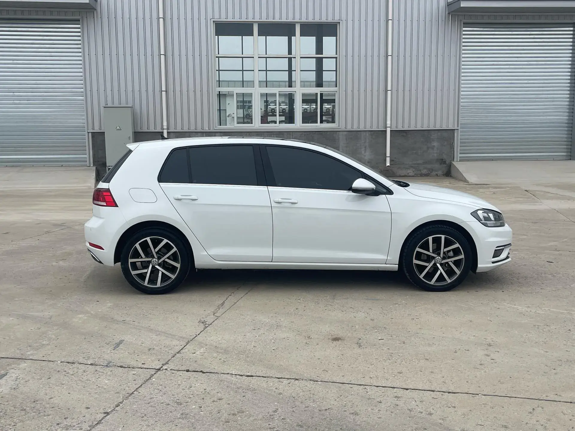 2019 VOLKSWAGEN GOLF thumbnail 4