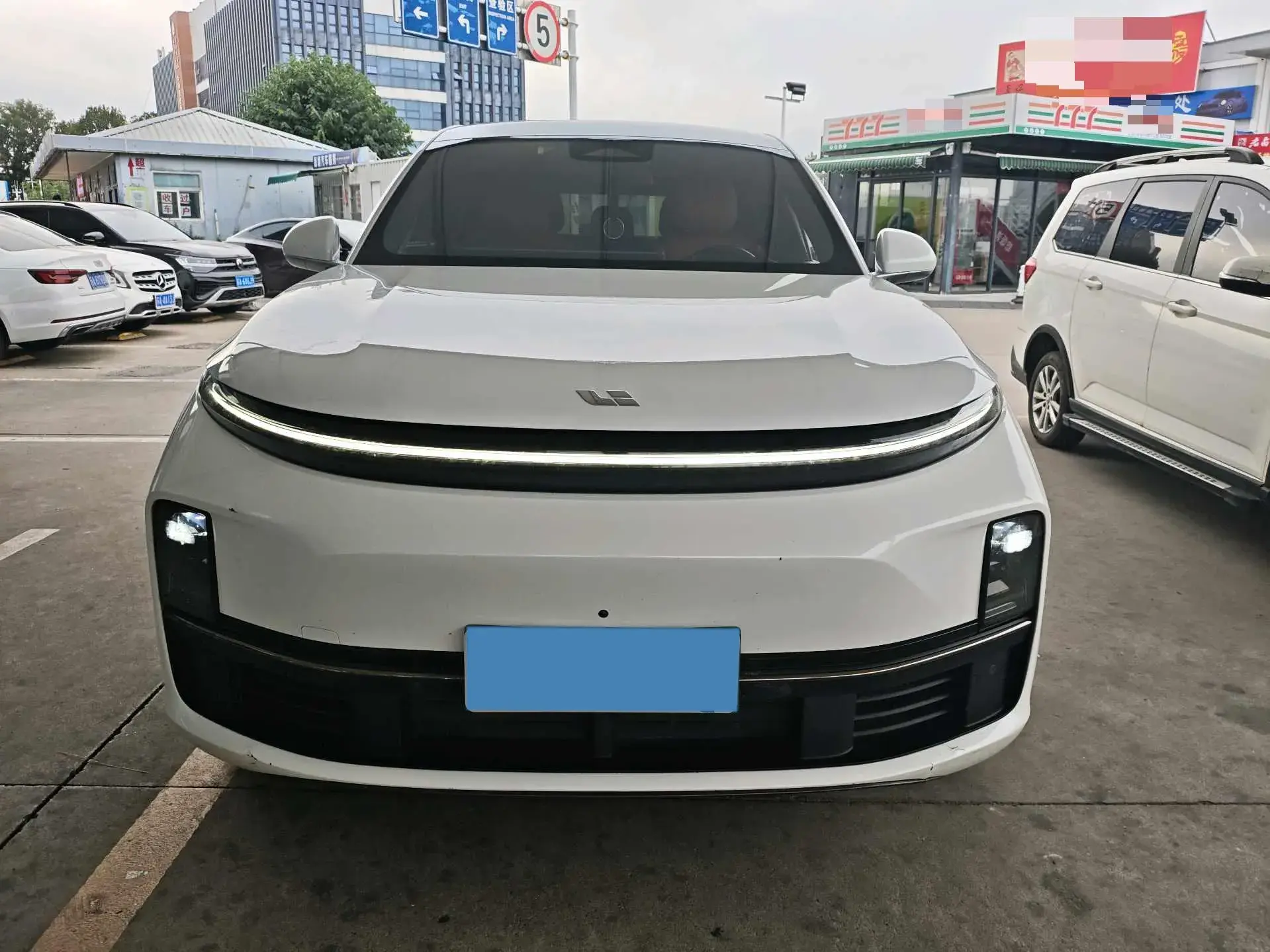 2023 LI L7 thumbnail 2