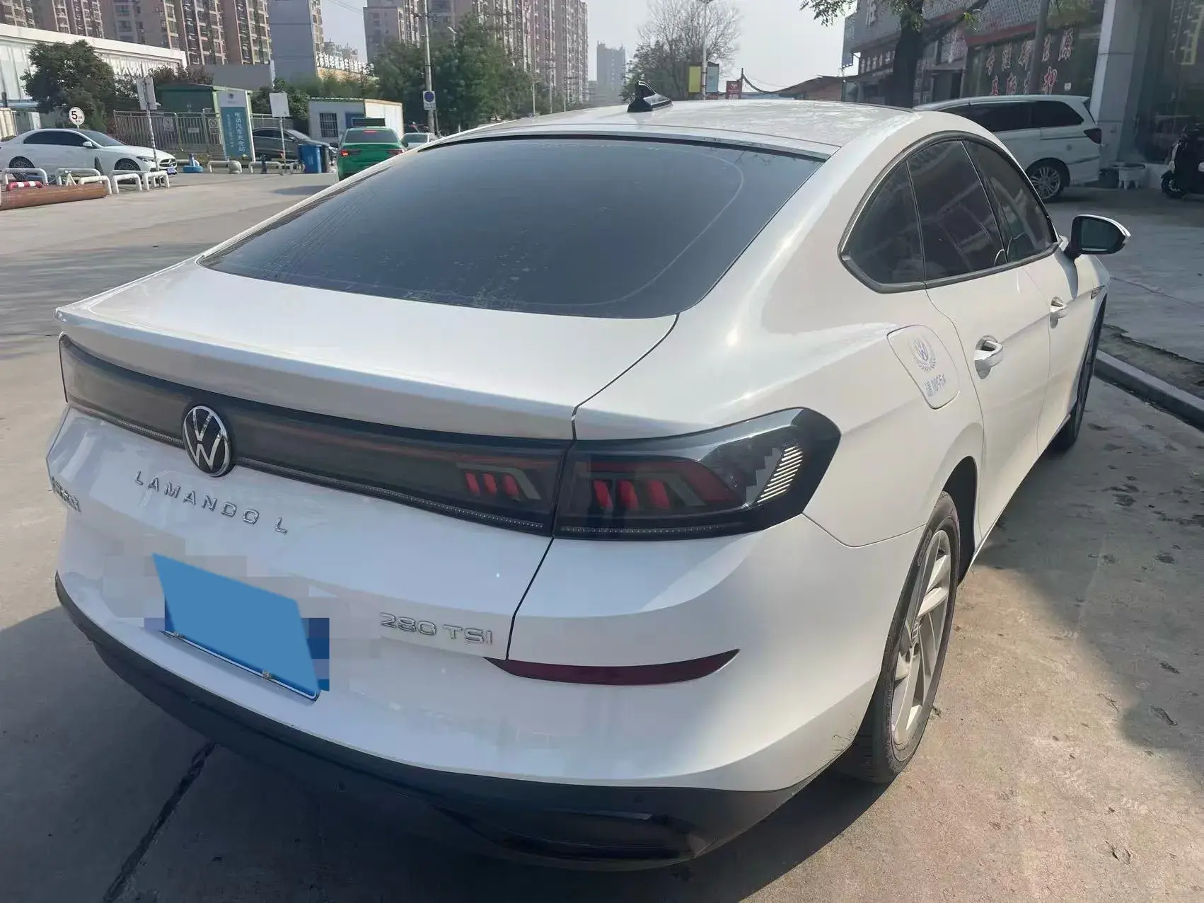 2023 VOLKSWAGEN LAMANDO thumbnail 3