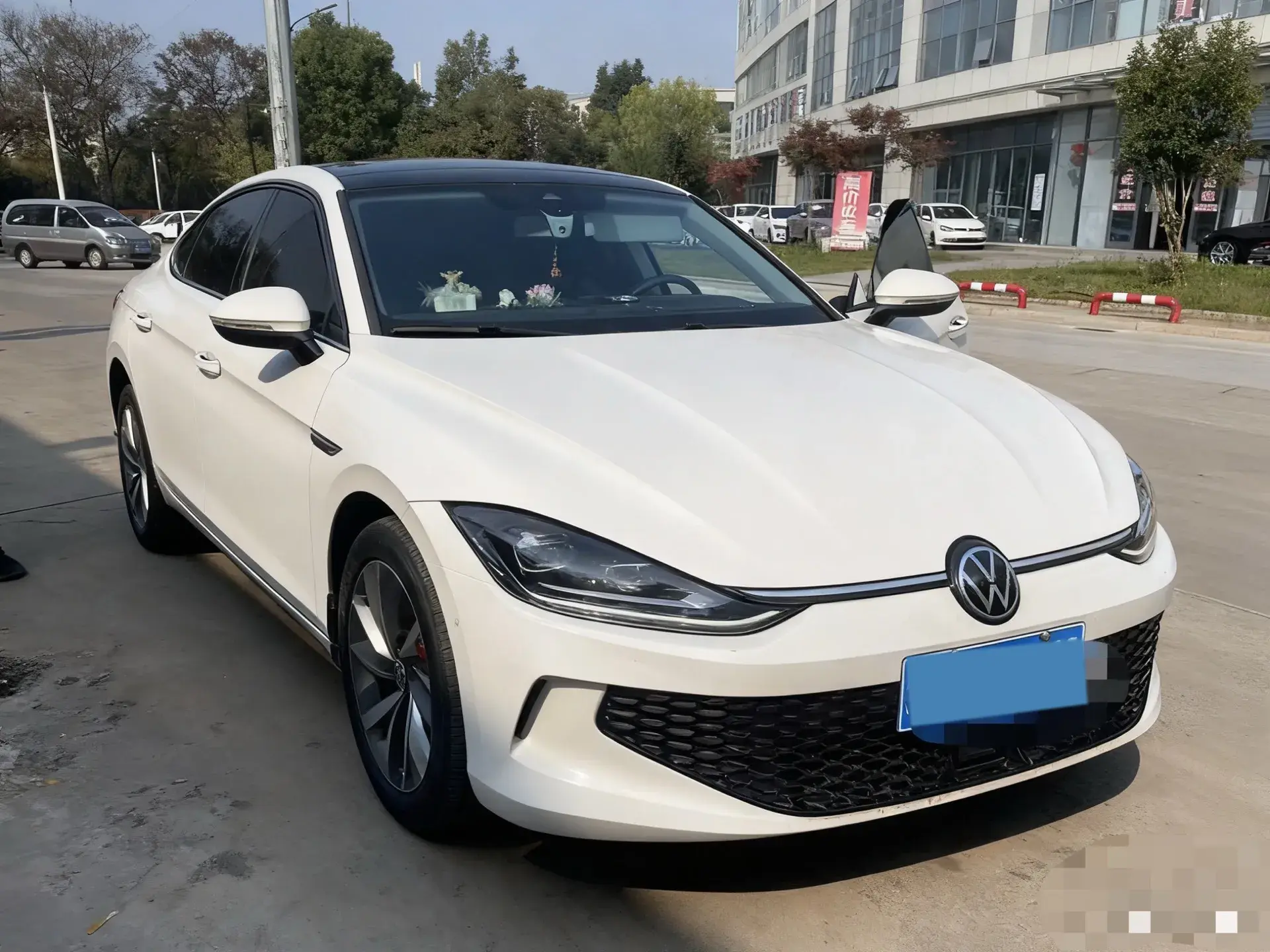 2023 VOLKSWAGEN LAMANDO thumbnail 2