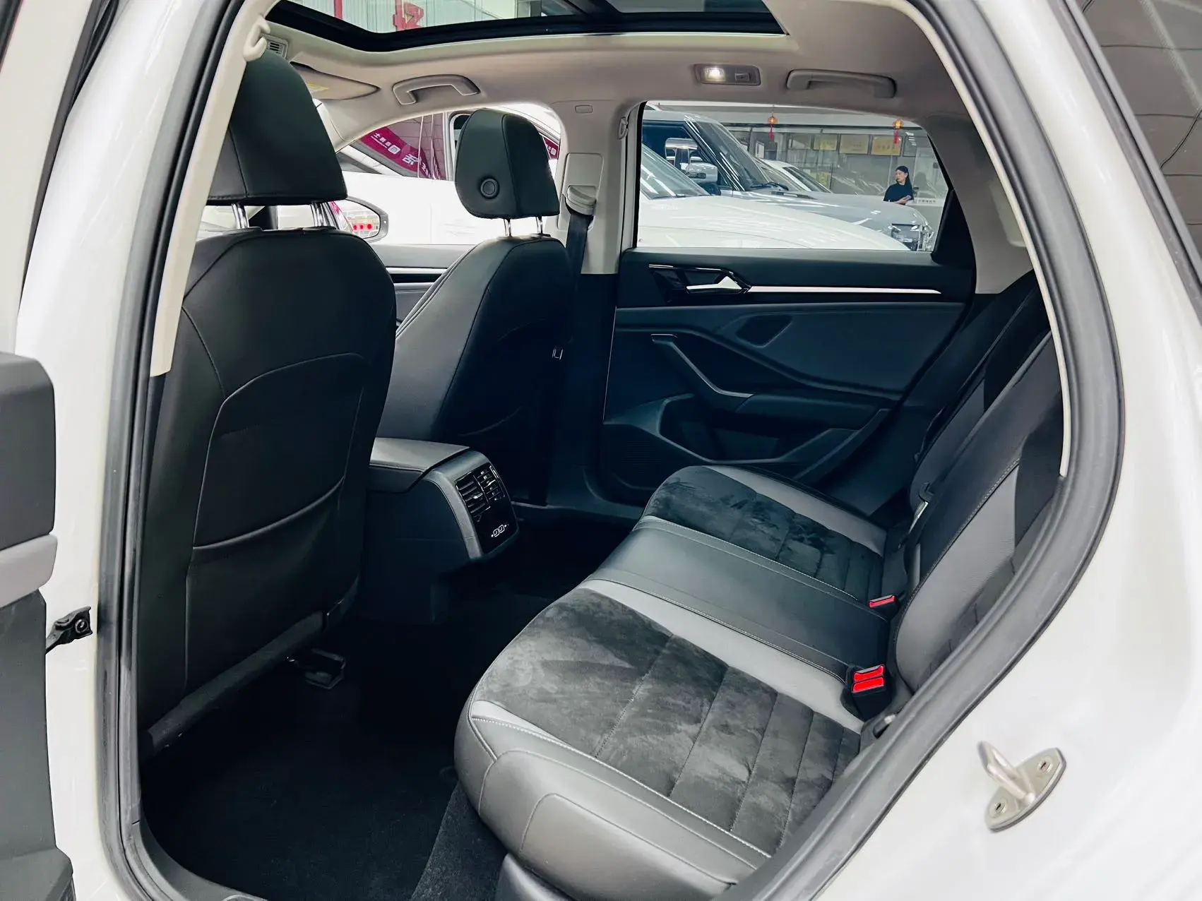 2021 VOLKSWAGEN SAGITAR thumbnail 4